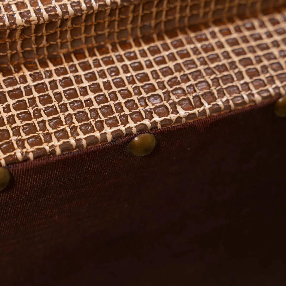 Mid-Century moderno Tavolini alti con texture laccata in stile Springer in vendita