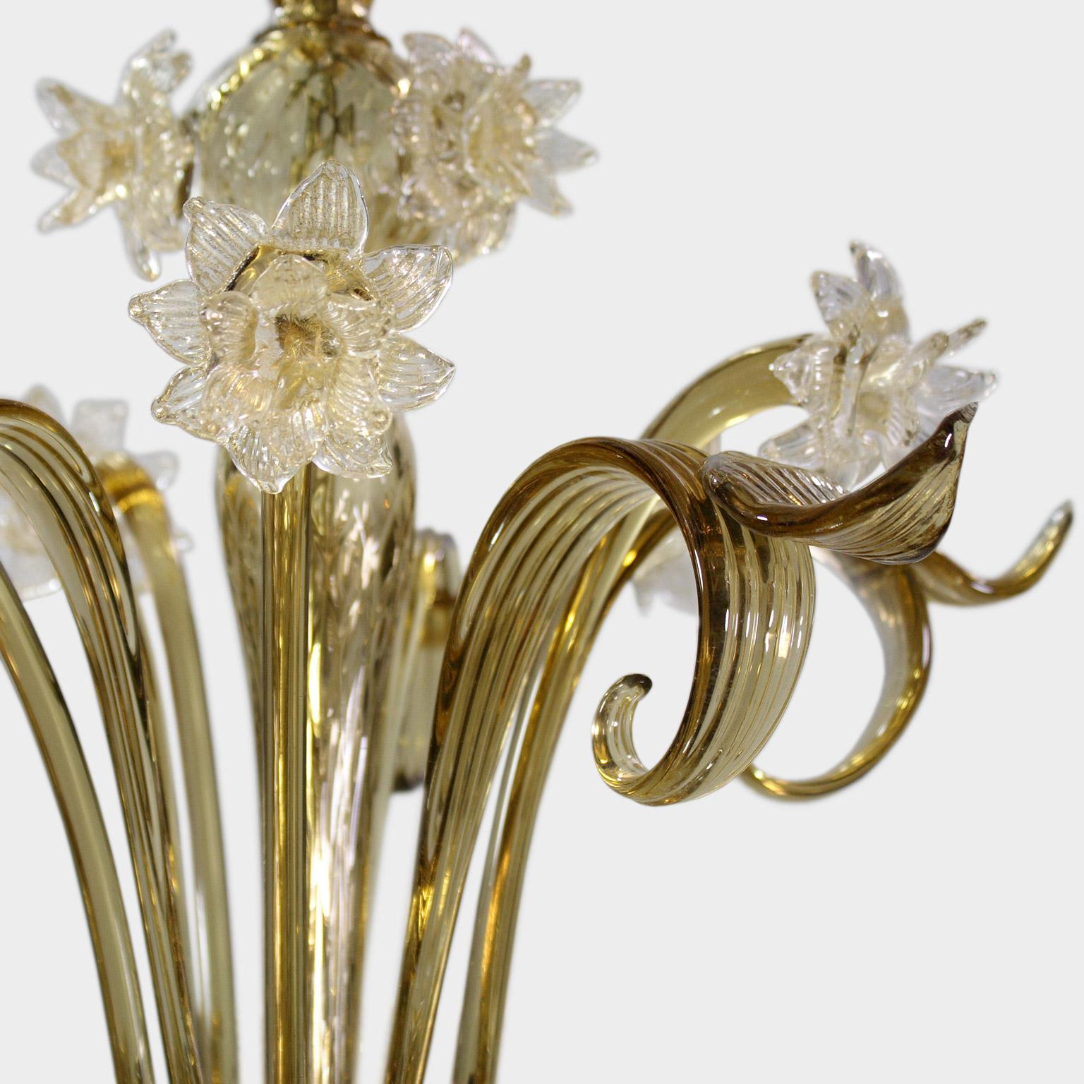 The peculiar characteristic of this lighting work is the richness of its decorations. 
Springtime reflects the authentic Murano glass tradition, which has become famous thanks to the masters glass-worker. Despite its little size, it requires an
