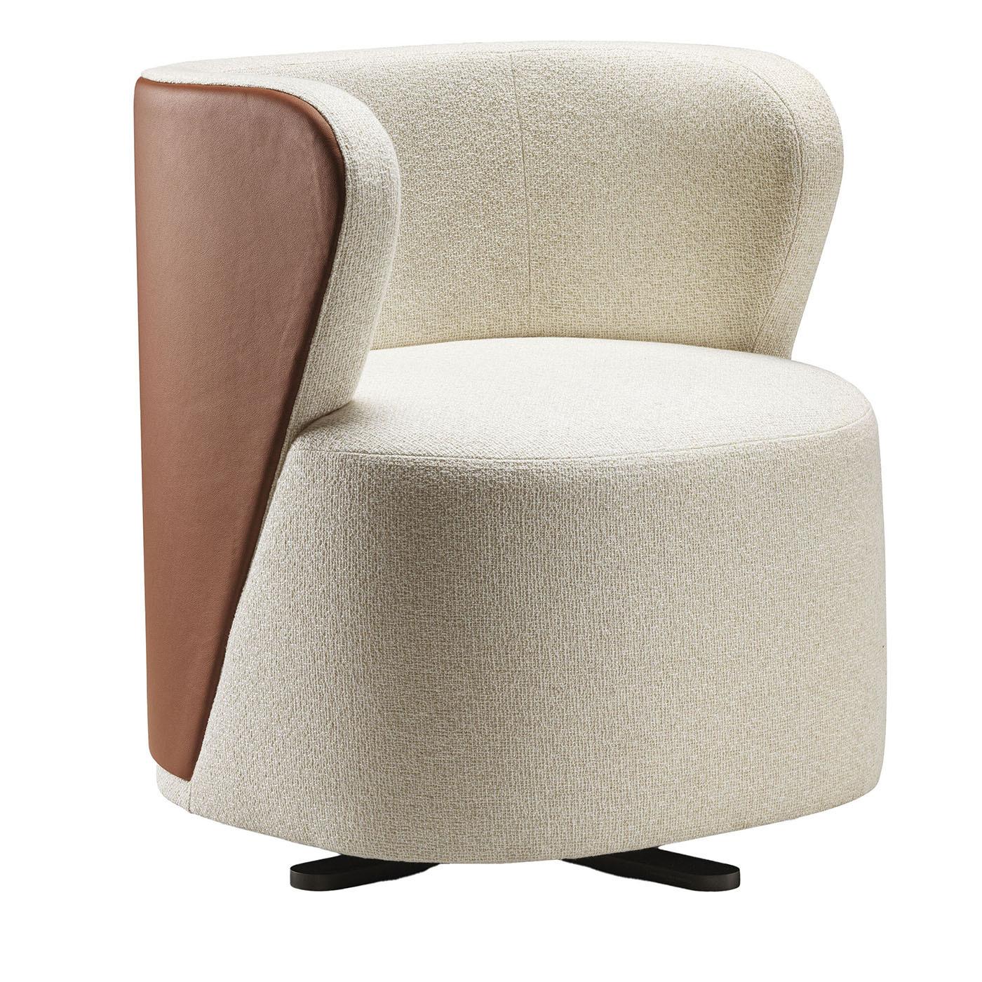 Inspiré par l'esprit vibrant de la culture de l'aperitivo, le fauteuil Spritz amrchair apporte une touche ludique et dynamique aux intérieurs contemporains. Doté d'un mécanisme de pivotement à 360°, il encourage l'interaction et le mouvement, ce qui