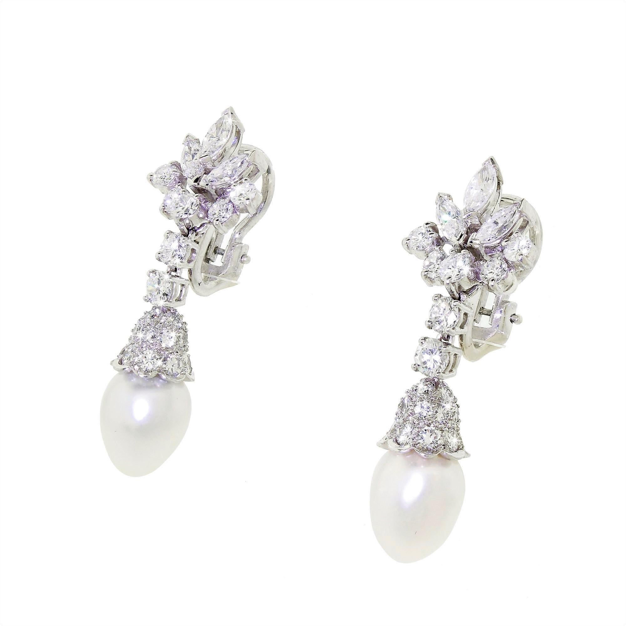 Details & Condition: This is an exquisite not to mention  high quality pair of diamond, pearl and platinum earrings.
They are truly an impressive pair that just oozes elegance.
The drop shaped South Sea pearls are beautifully matched in both size