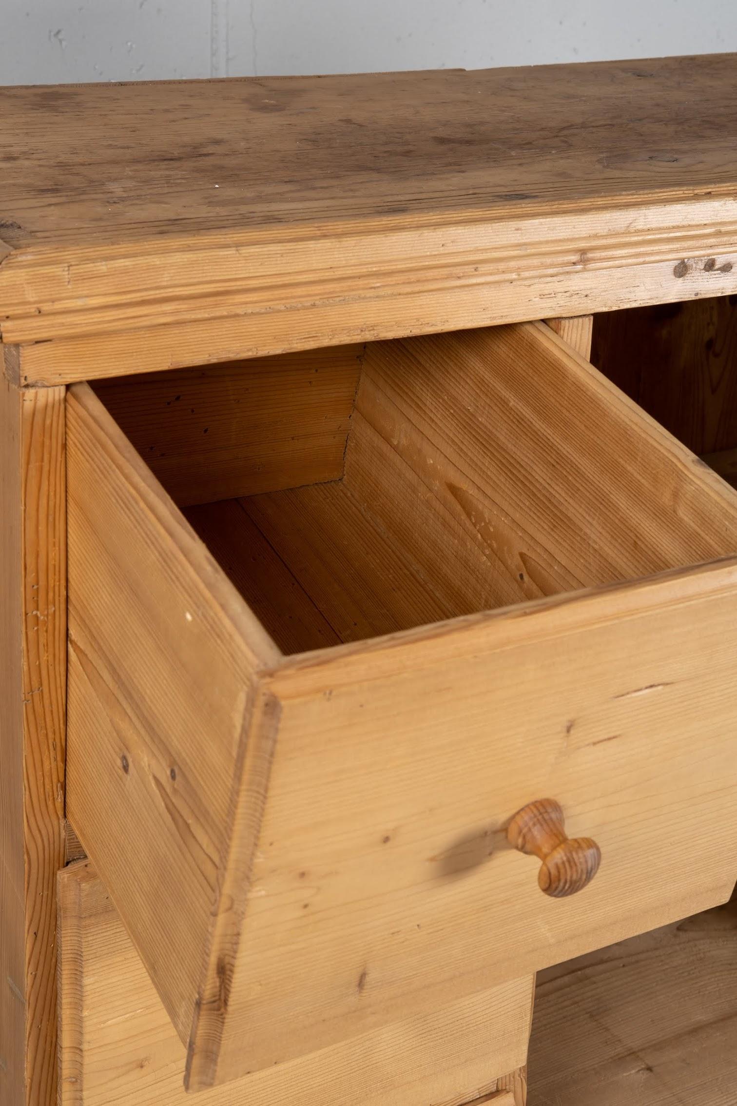 Spruce Cupboard, Switzerland, circa 1800 In Excellent Condition For Sale In New York, NY