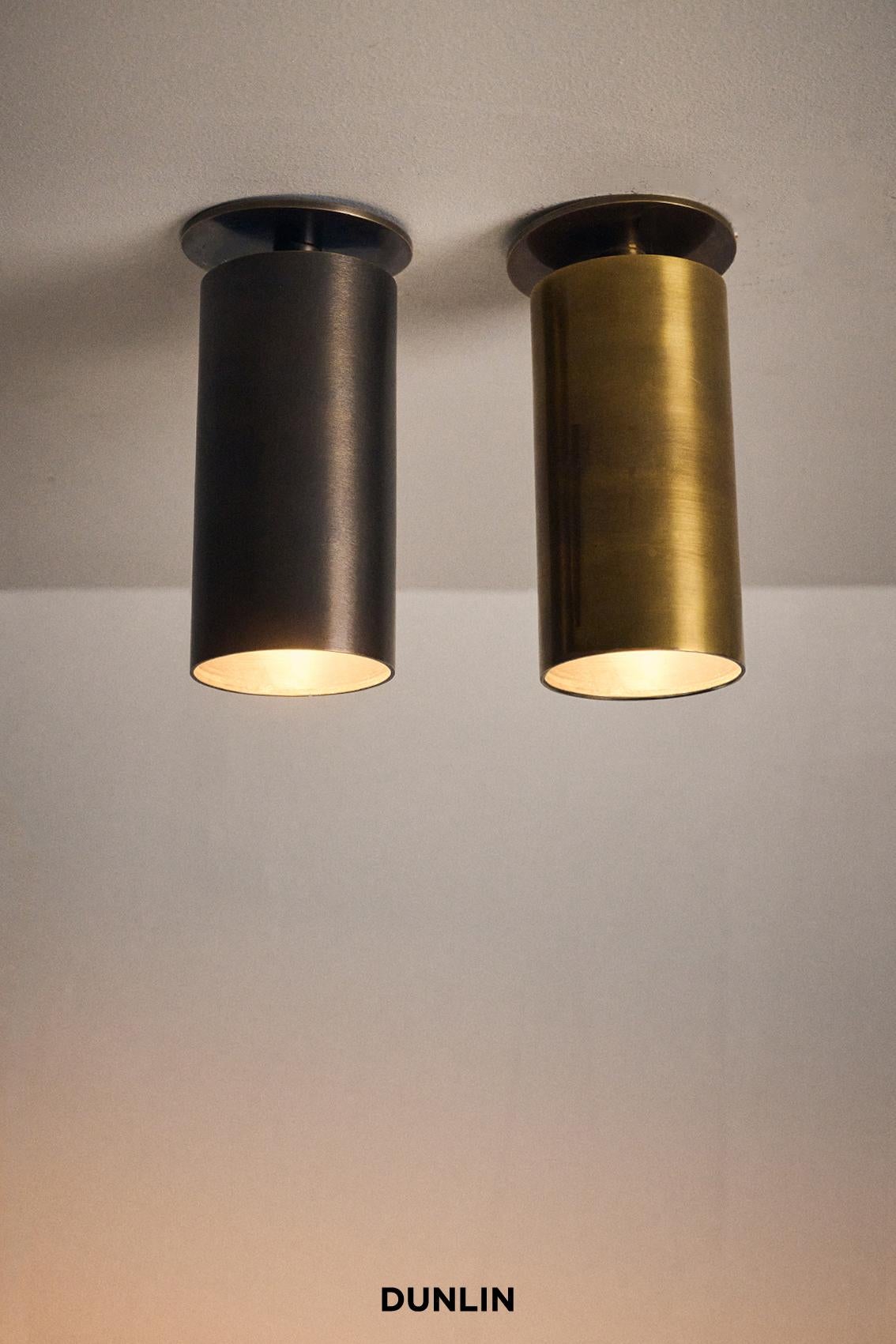 Laiton Lampe à suspension Spruce, Noir en laiton noirci par DUNLIN en vente