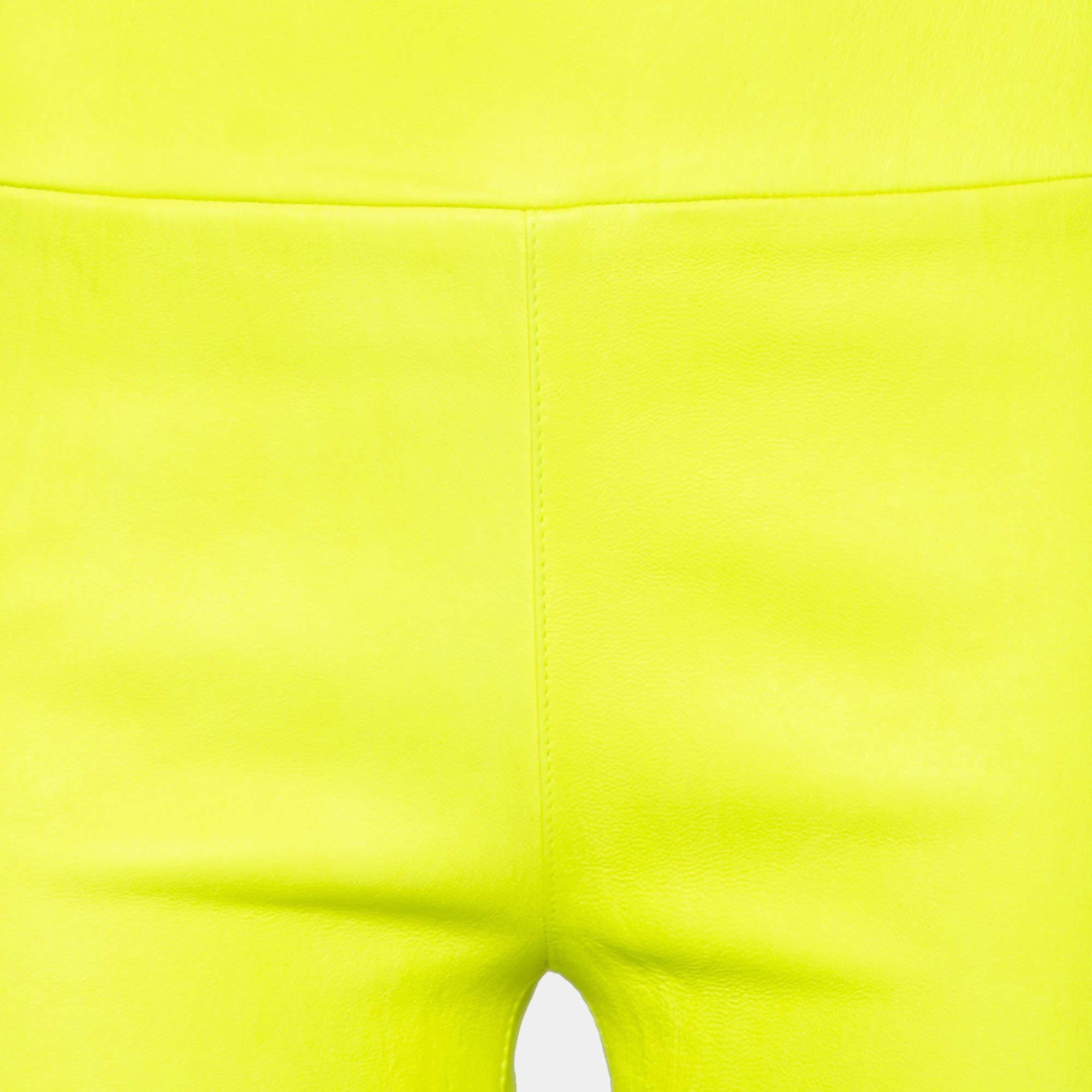 Sprwmn Neon Yellow Leather Shorts L In New Condition For Sale In Dubai, Al Qouz 2