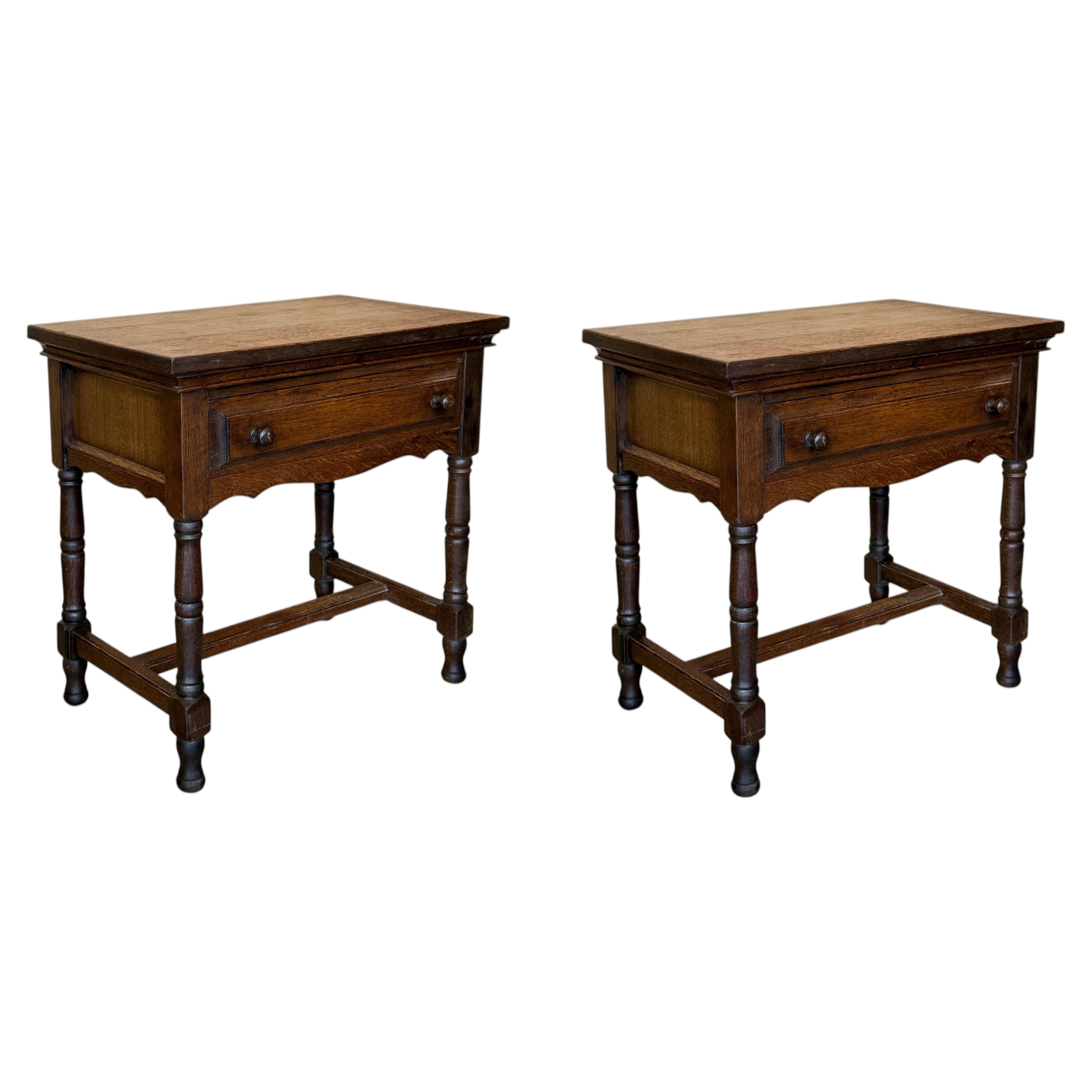 Spsnidh Pair of Classic Nightstands in Carved Fine Wood