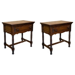 Paire de tables de chevet classiques Spsnidh en bois précieux sculpté