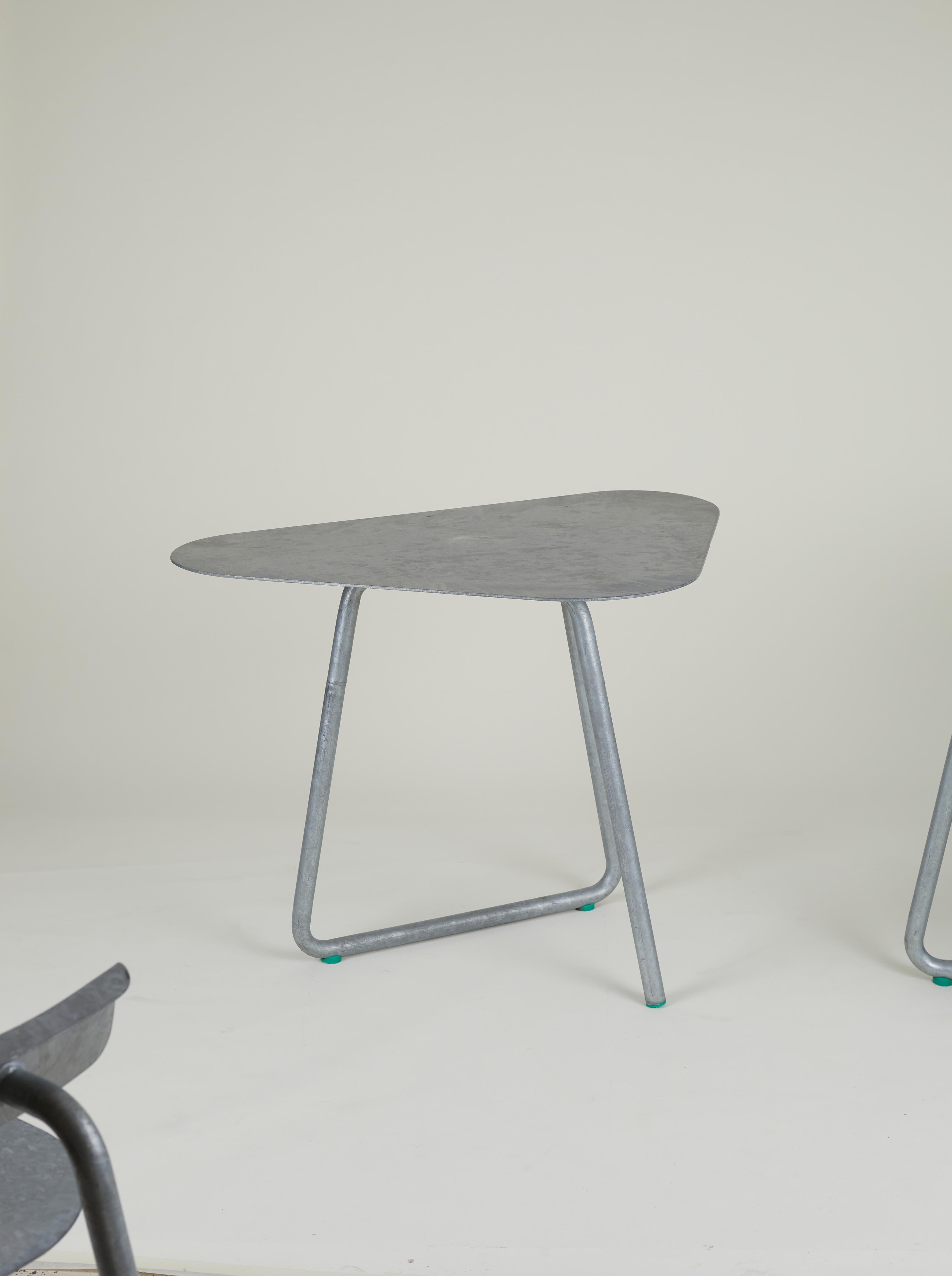 Modern SPT Table d'extérieur en acier galvanisé de l'Atelier Thomas Serruys