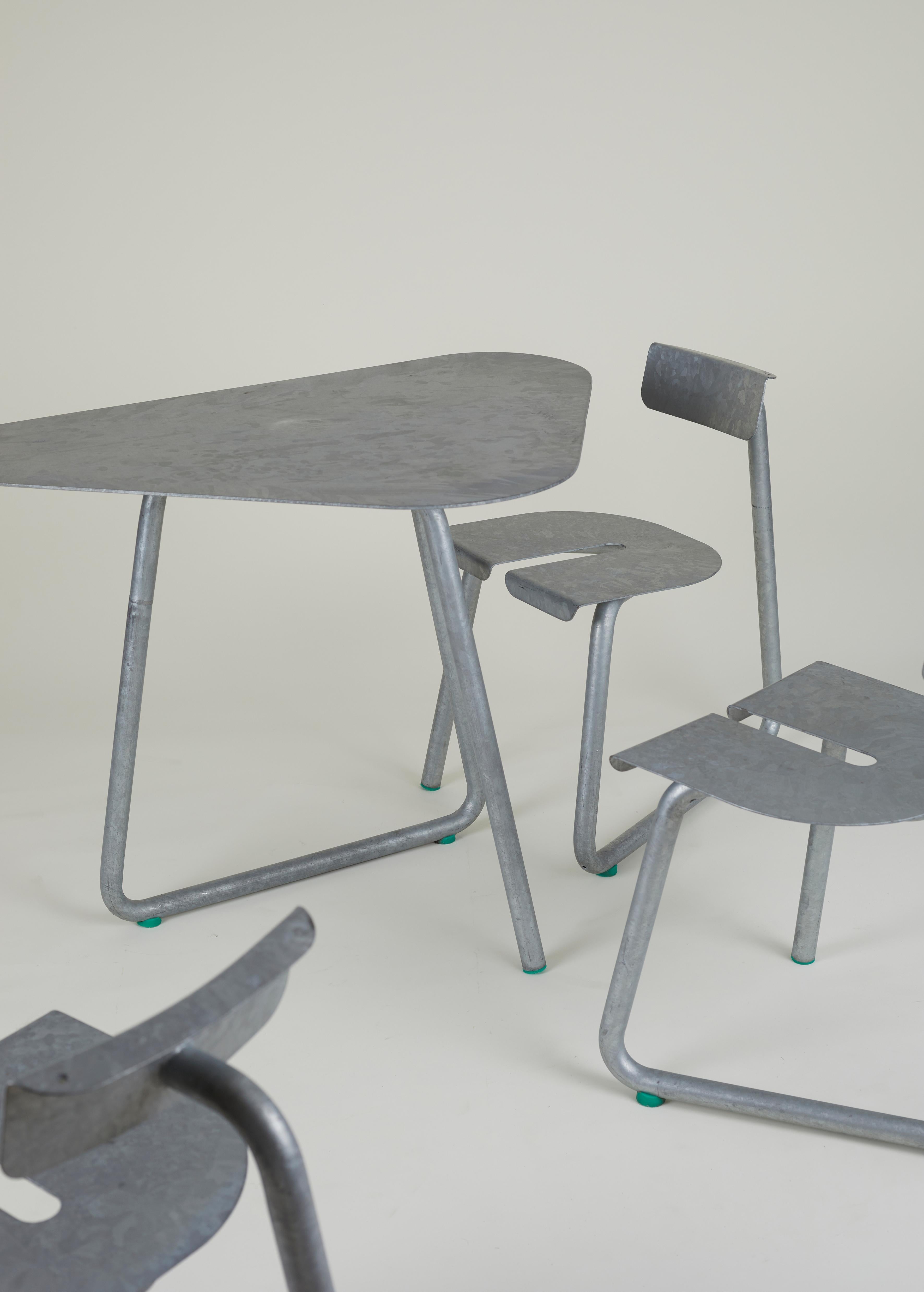Contemporary SPT Table d'extérieur en acier galvanisé de l'Atelier Thomas Serruys