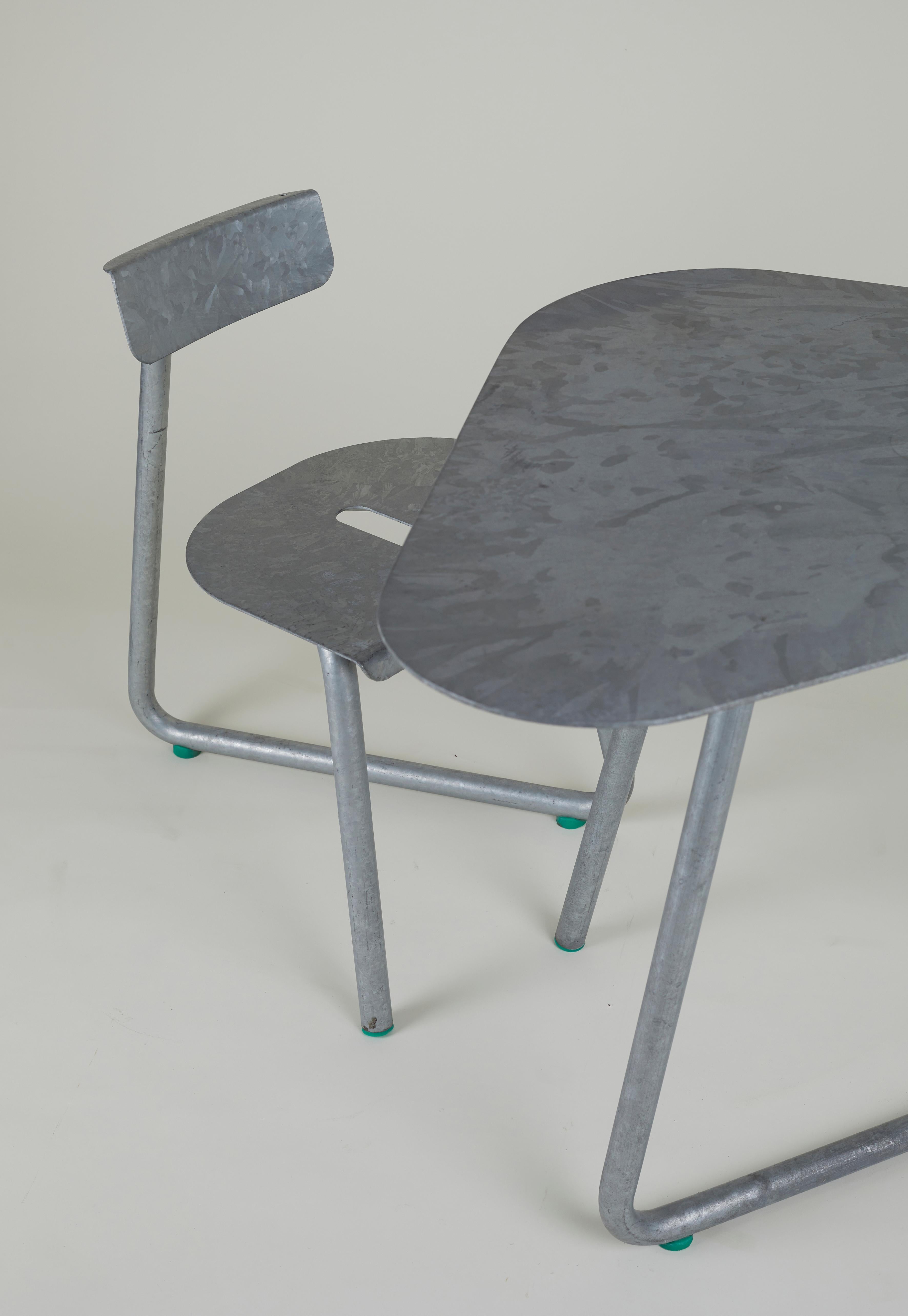 Steel SPT Table d'extérieur en acier galvanisé de l'Atelier Thomas Serruys
