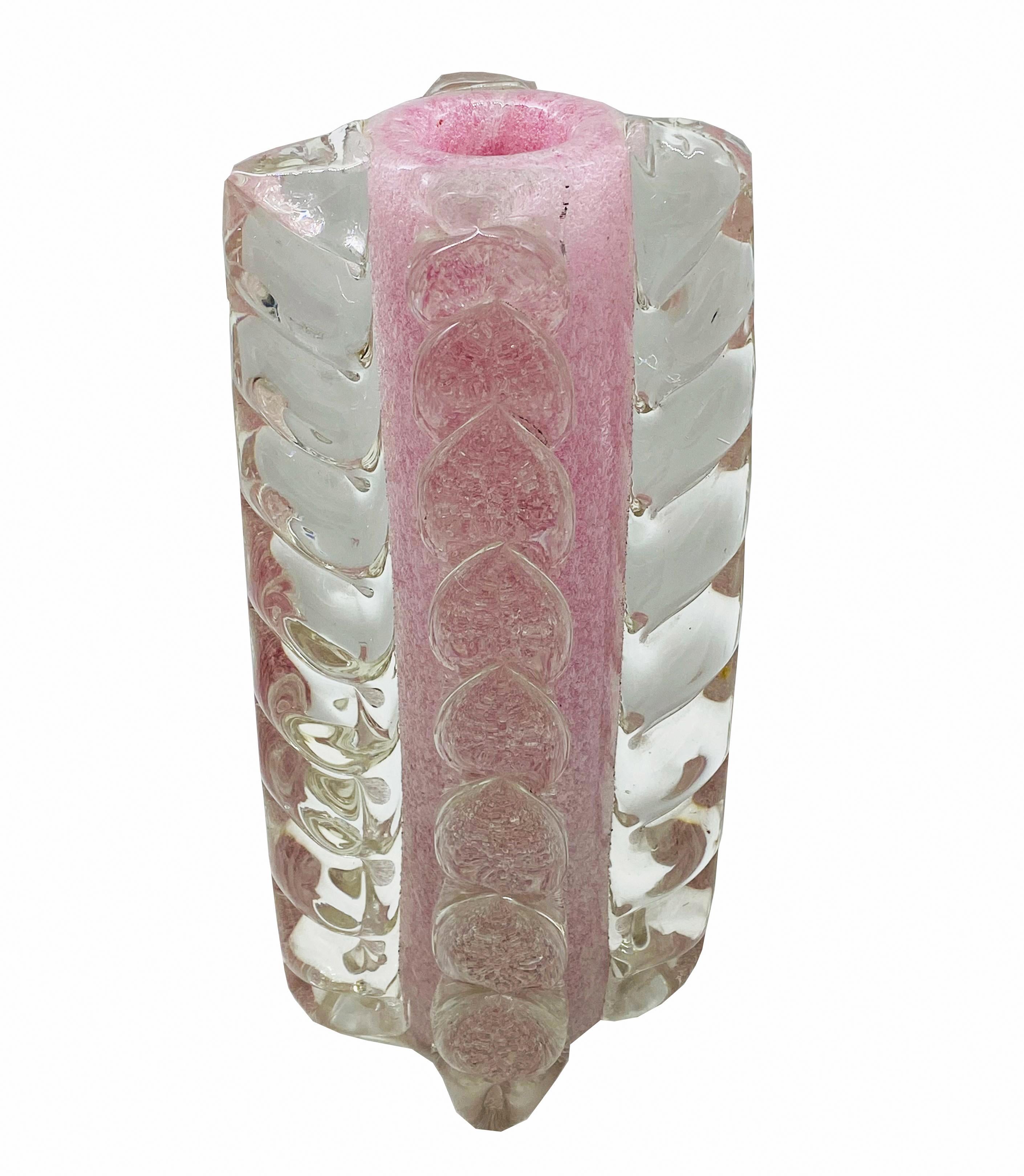 Un vase très rare Mod. Spuma di Mare en verre de Murano grouillant d'inclusions d'oxydes métalliques et application de grandes morises, par Ercole Barovier pour Barovier & Toso 1940. Faites un petit morceau de morise.