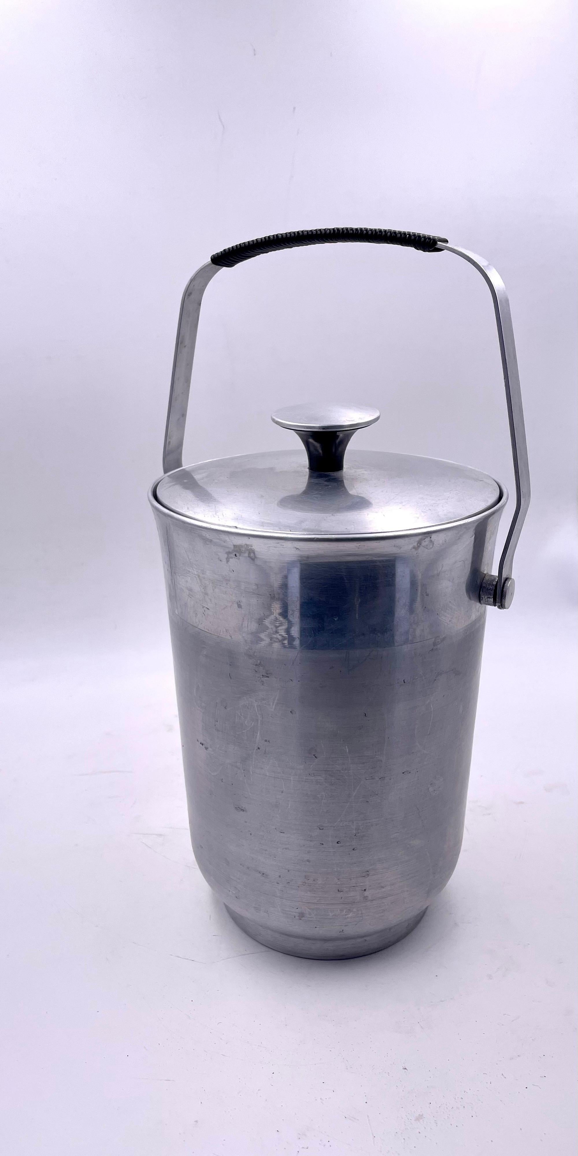 Beautiful rare Art Deco spun aluminum ice bucket, made in Italy circa 1940's with wrapped handle and bakelite top, some wear due to age overall looks ok.