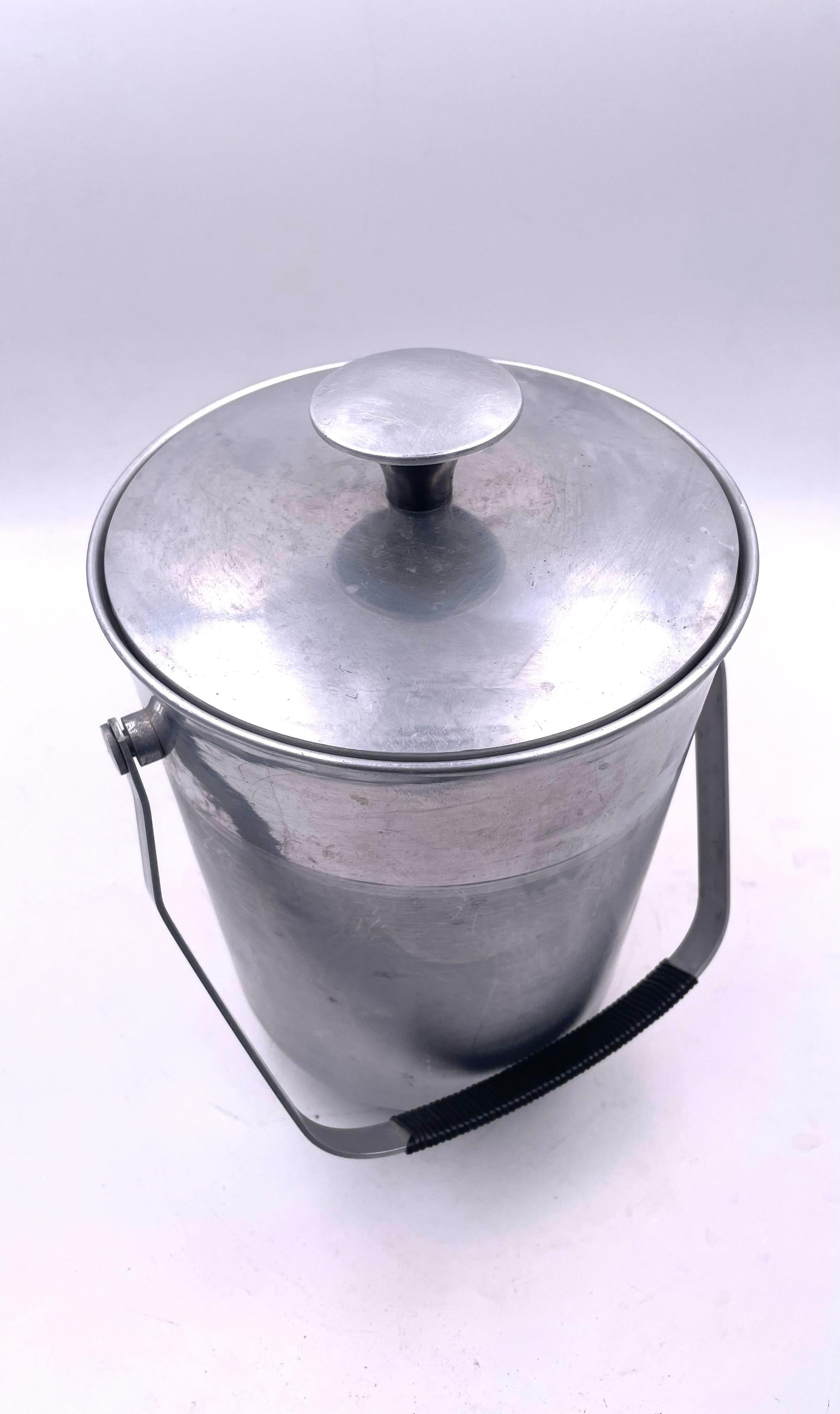 Spun Aluminum Art Deco Italian Ice Bucket with Wrapped Handle In Fair Condition In San Diego, CA