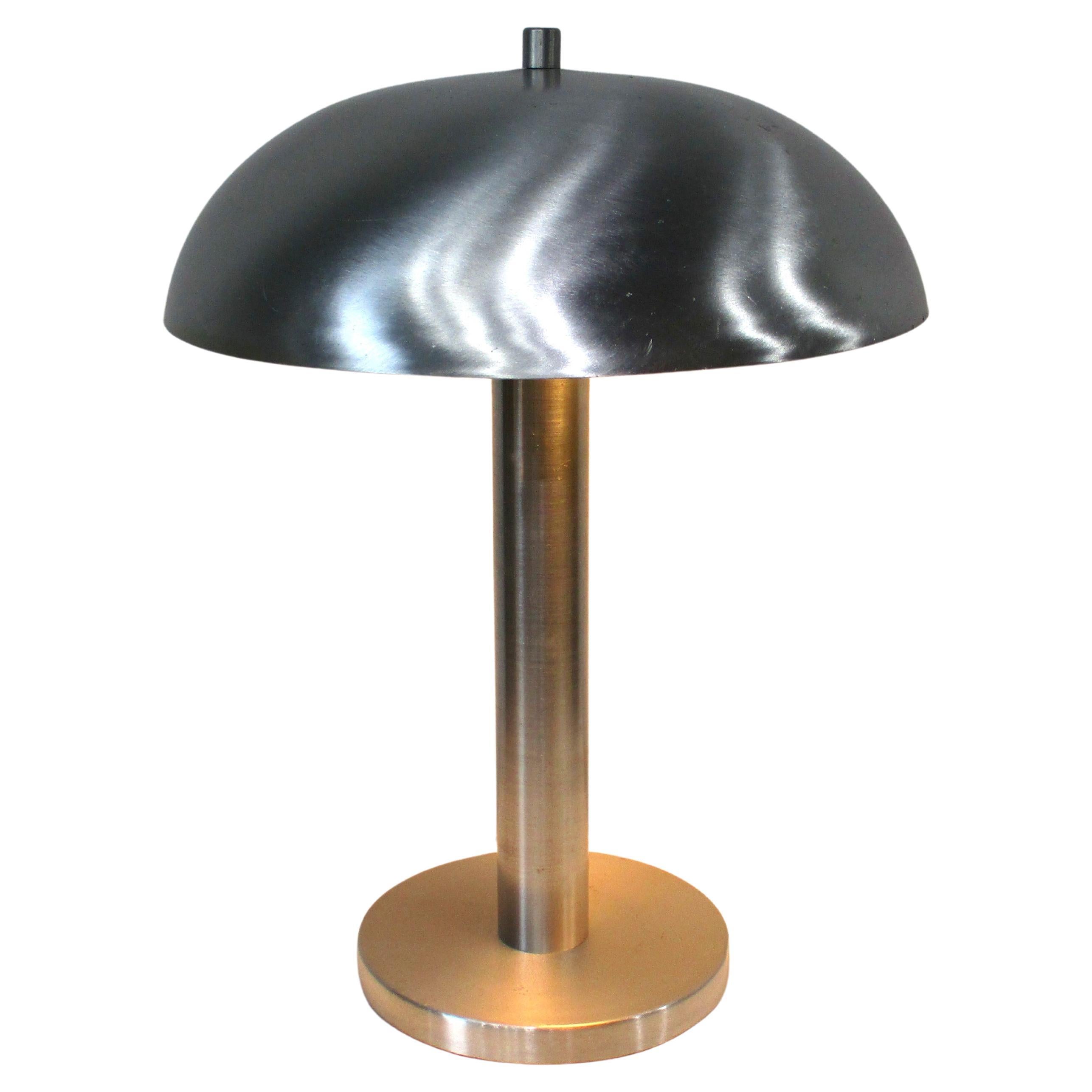 Tischlampe aus gesponnenem Art-Déco-Aluminium im Stil von Donald Deskey –Kurt Versen  im Angebot