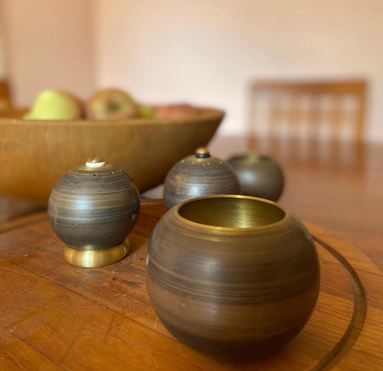 Ottone Set di tazze votive in ottone filato di Daughter Manufacturing in vendita