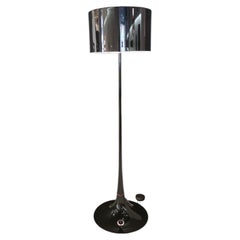 Lámpara de pie «Spun Light-F», diseñada por Sebastian Wrong para Flos