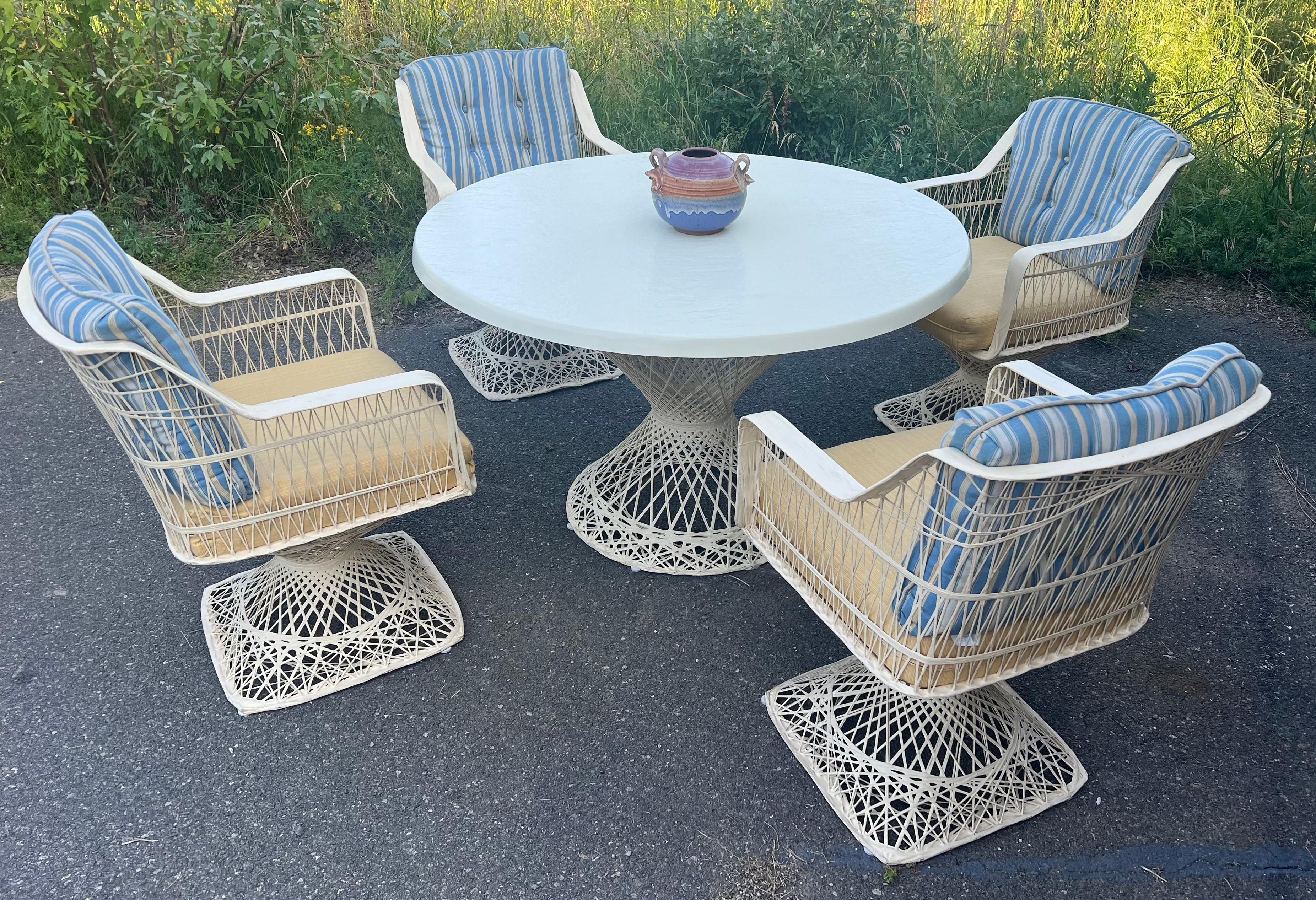 American Spun Fiberglass 5 Pieces Round Dining Table 4 Chair Russel Woodard Outdoor Set For Sale