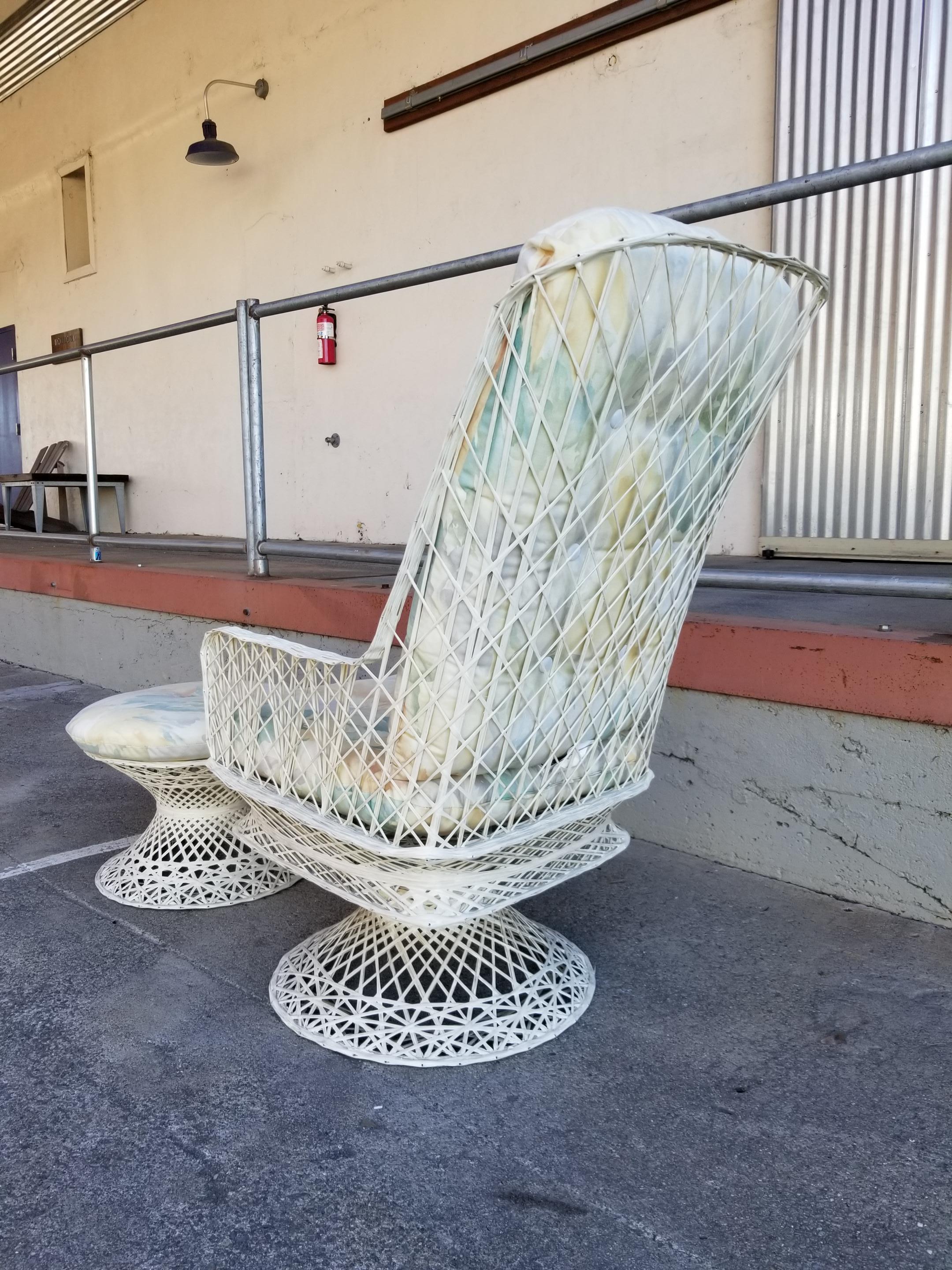 Mid-Century Modern Spun Fiberglass Swivel Lounge Chair and Ottoman