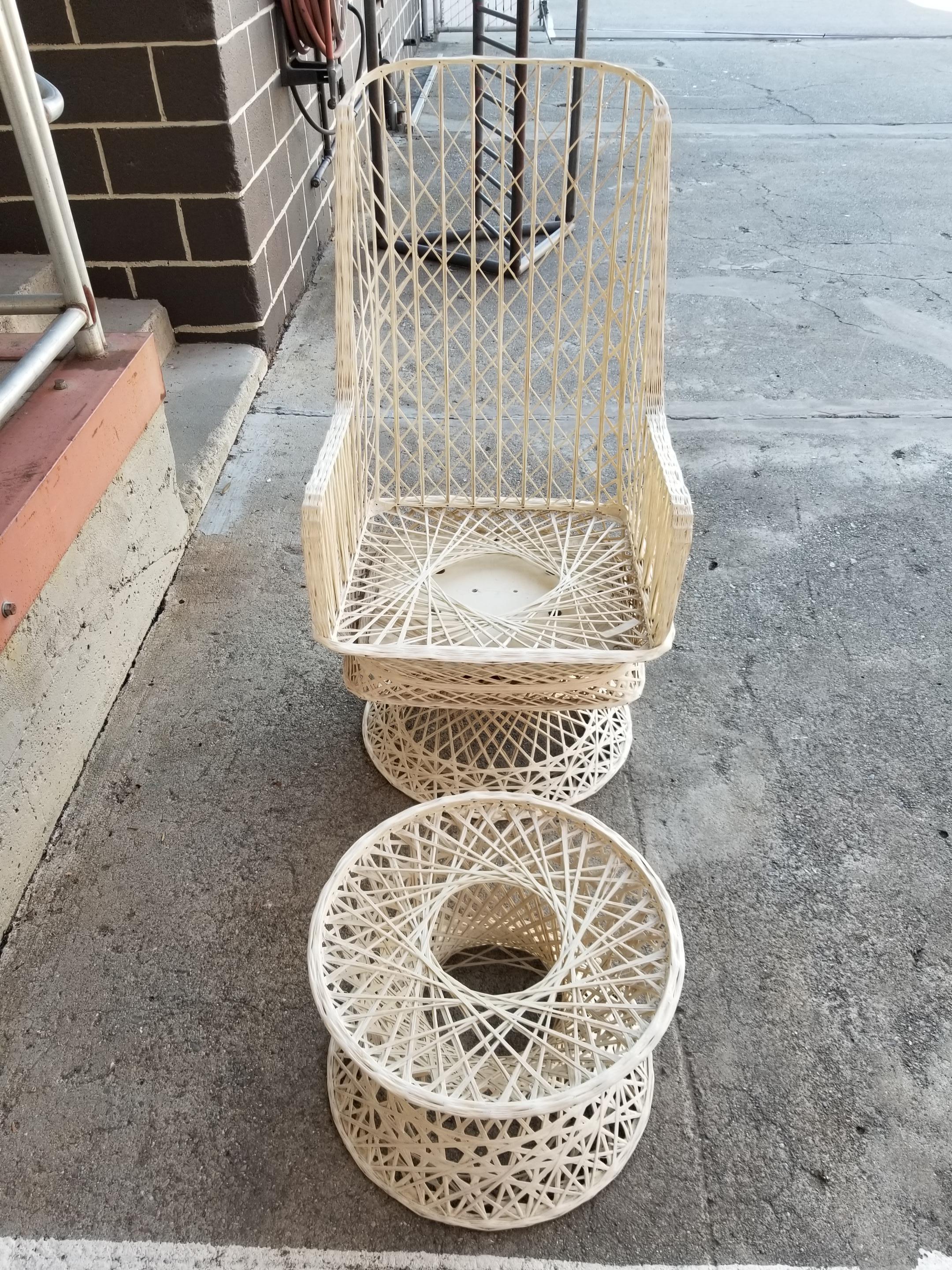 Spun Fiberglass Swivel Lounge Chair and Ottoman In Good Condition In Fulton, CA