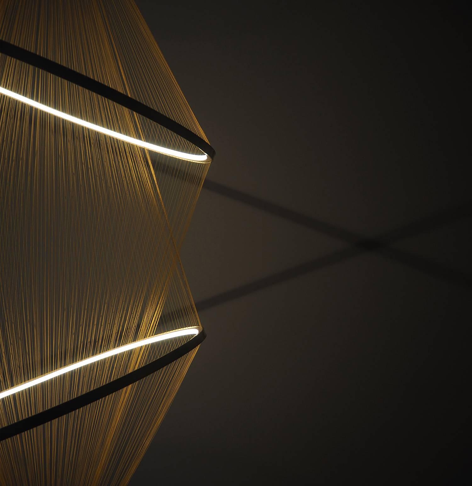 Lámpara Colgante Spun Halo, Escultura de Luz, Araña Tejida Moderno en venta
