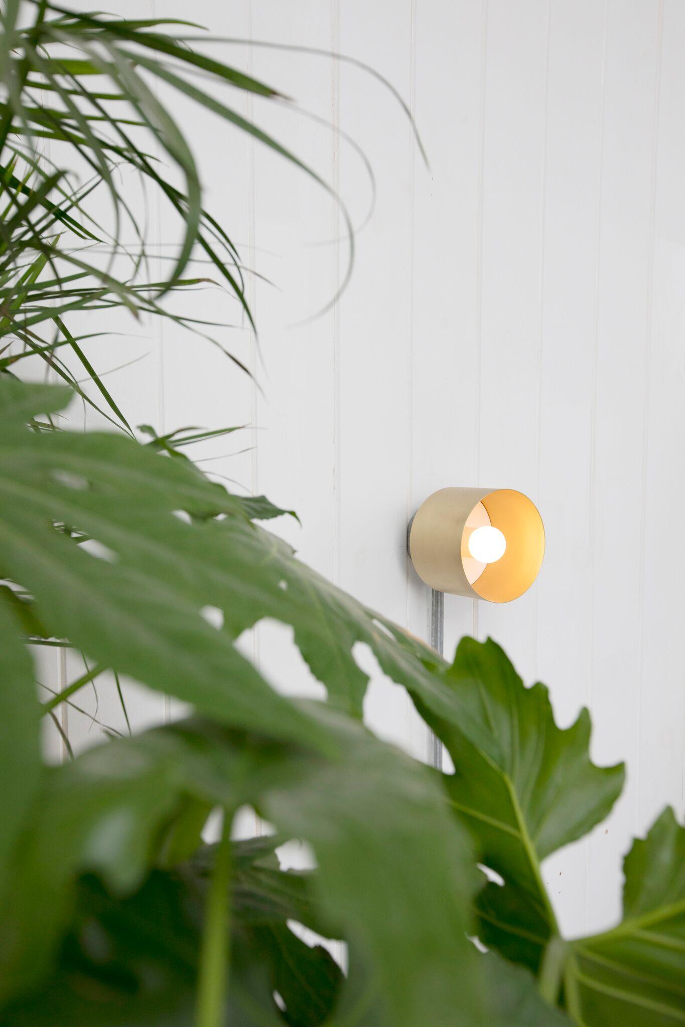 XXI secolo e contemporaneo Sconce Spun Flush Mount in ottone, 1stdibs New York in vendita