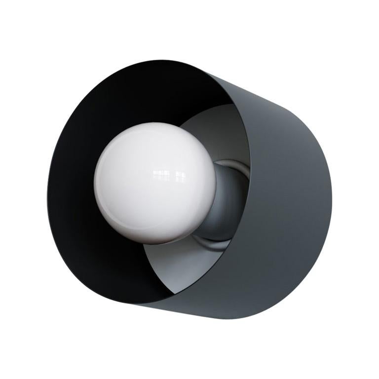 Spun Sconce Flush Mount Vernice nera opaca, 1stdibs New York