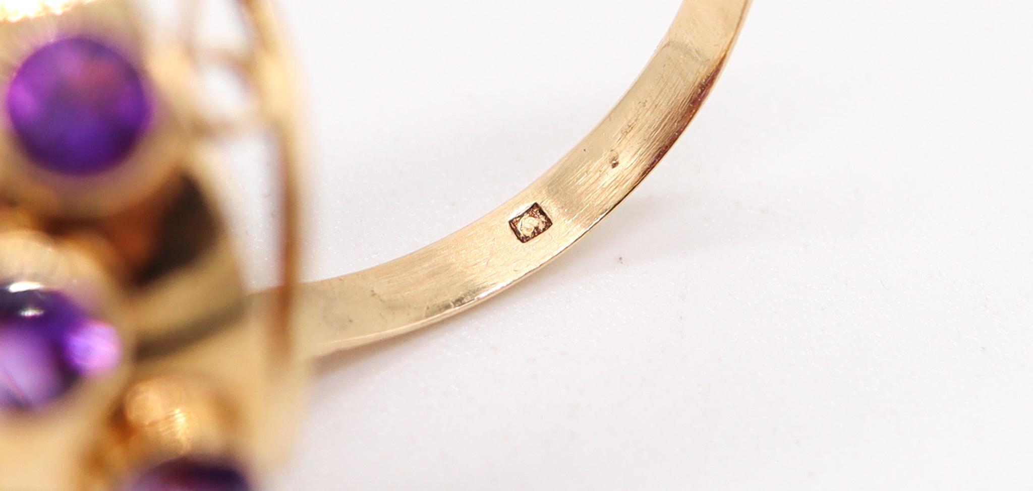 SPUTNIK 1950 Anillo de cóctel de los Países Bajos en oro amarillo de 18 quilates con amatistas violetas en Excelente estado para la venta en Miami, FL