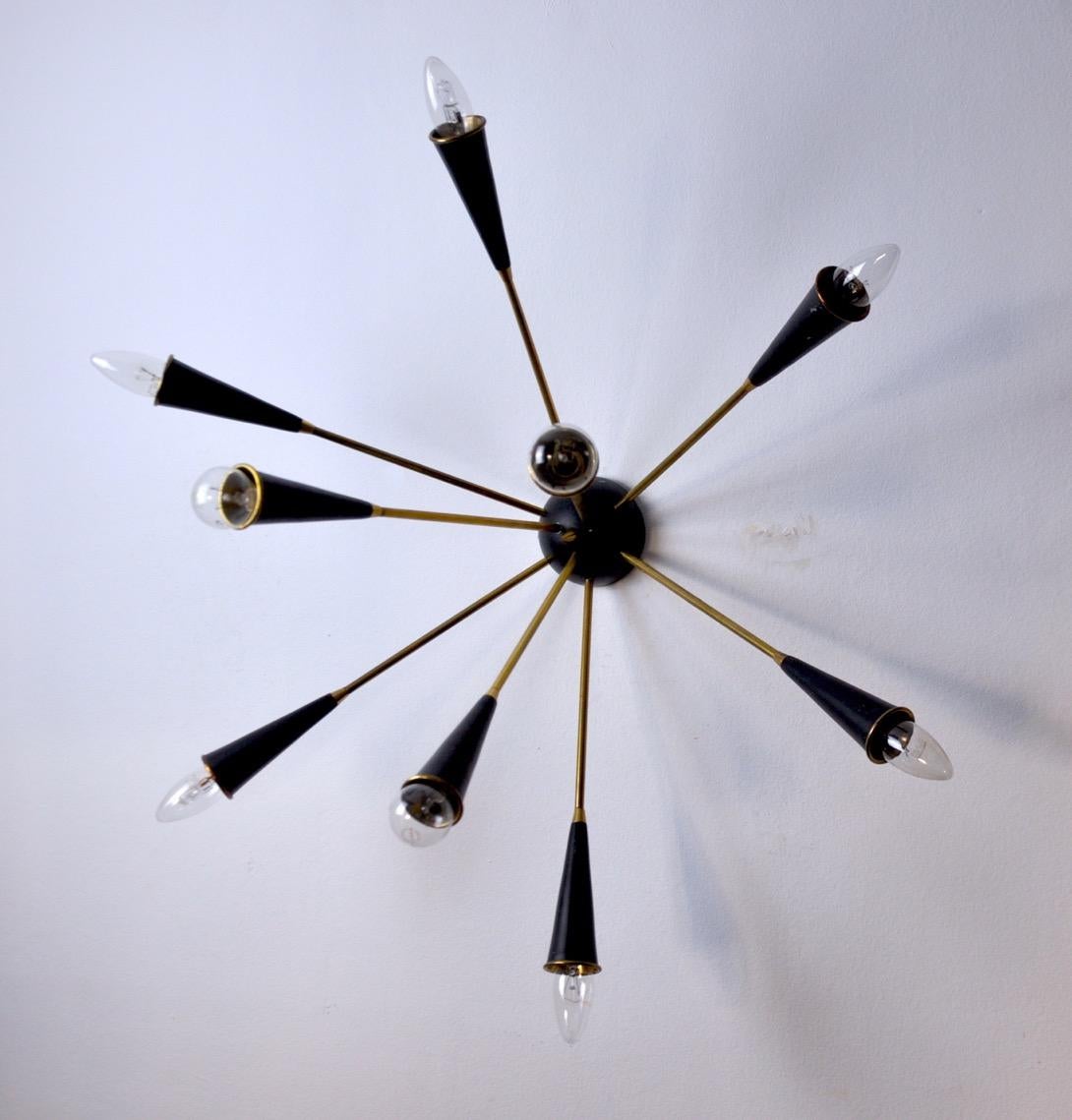 Superb sputnik wall lamp in the style of stilonovo, designed and produced in italy around 1960. This wall lamp is composed of 9 arms, a brass structure painted black. Rare design object that will illuminate your interior wonderfully. Electricity
