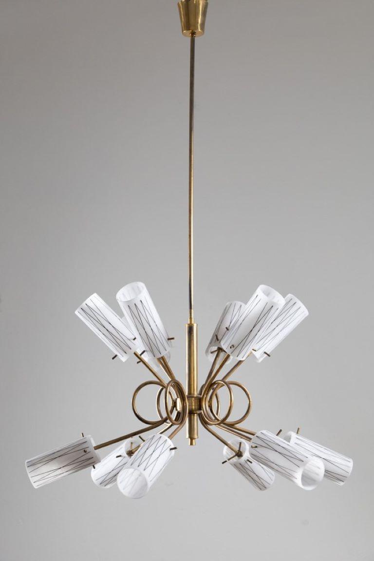 Sputnik chandelier in brass and worked glass, original from the 1950s and representative of Italian lighting of the time, original condition, perfect.