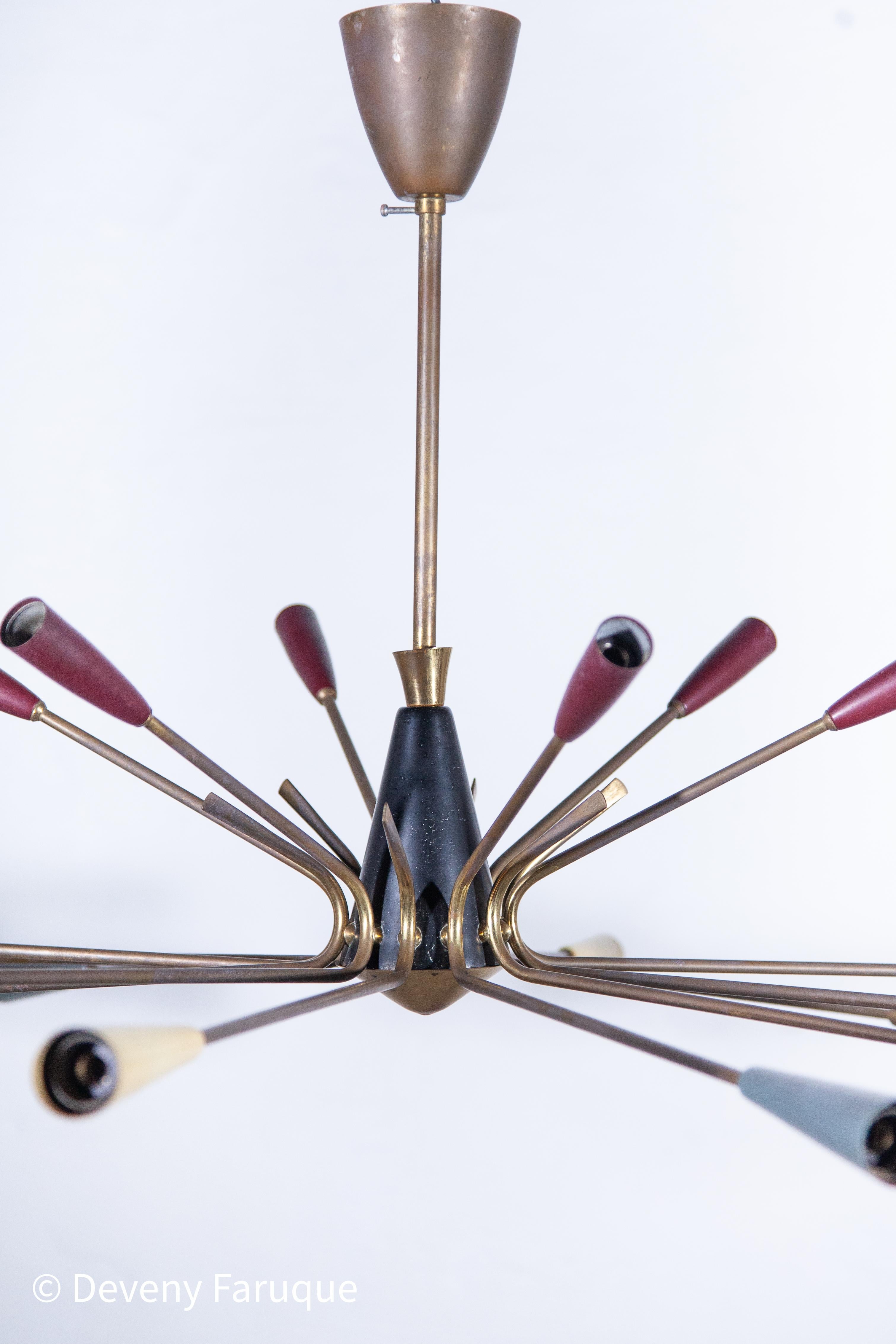 Italiano Lampadario Sputnik, anni '50, 18 luci a cono multicolore in vendita