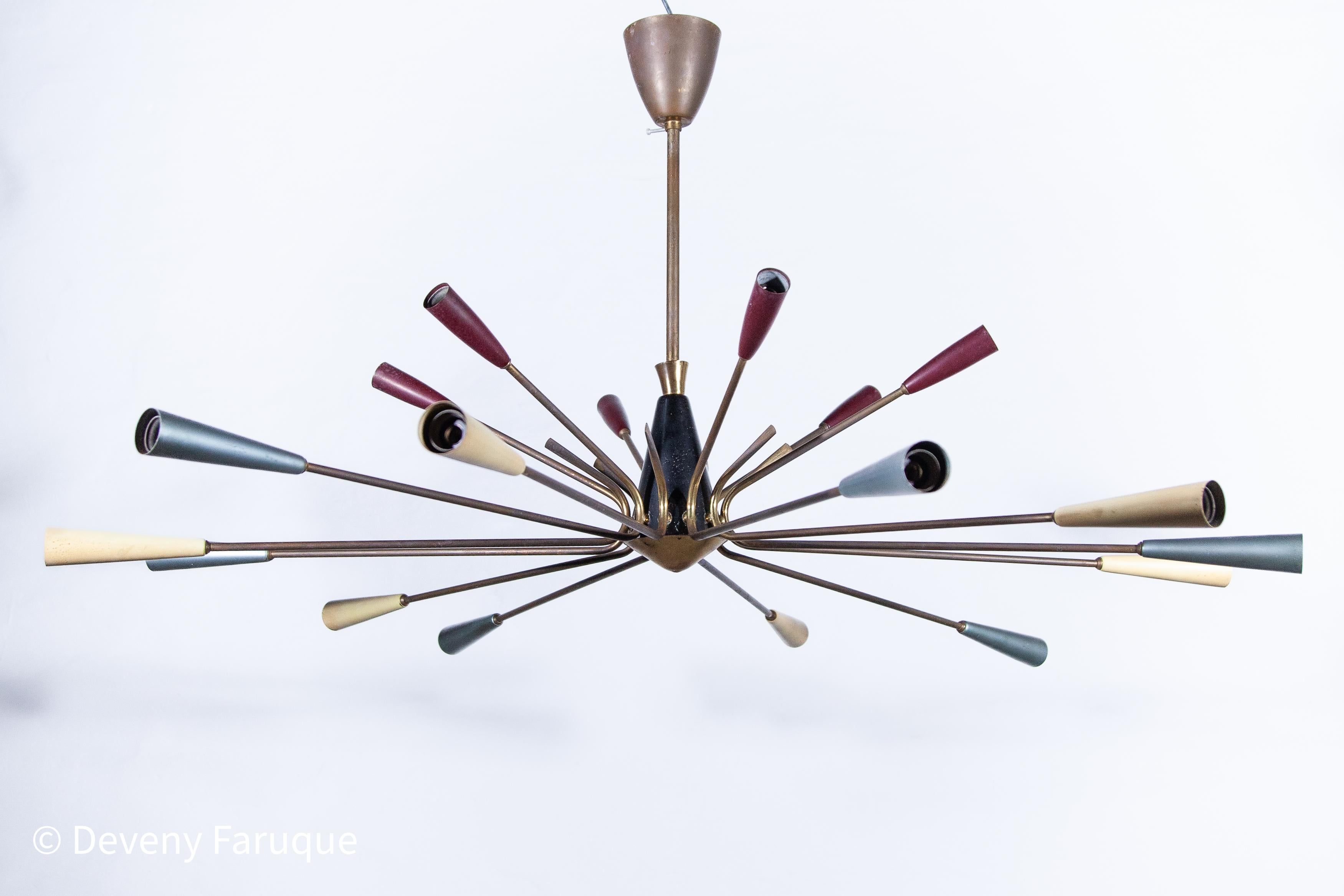 Lampadario Sputnik, anni '50, 18 luci a cono multicolore In condizioni buone in vendita a Antwerp, BE