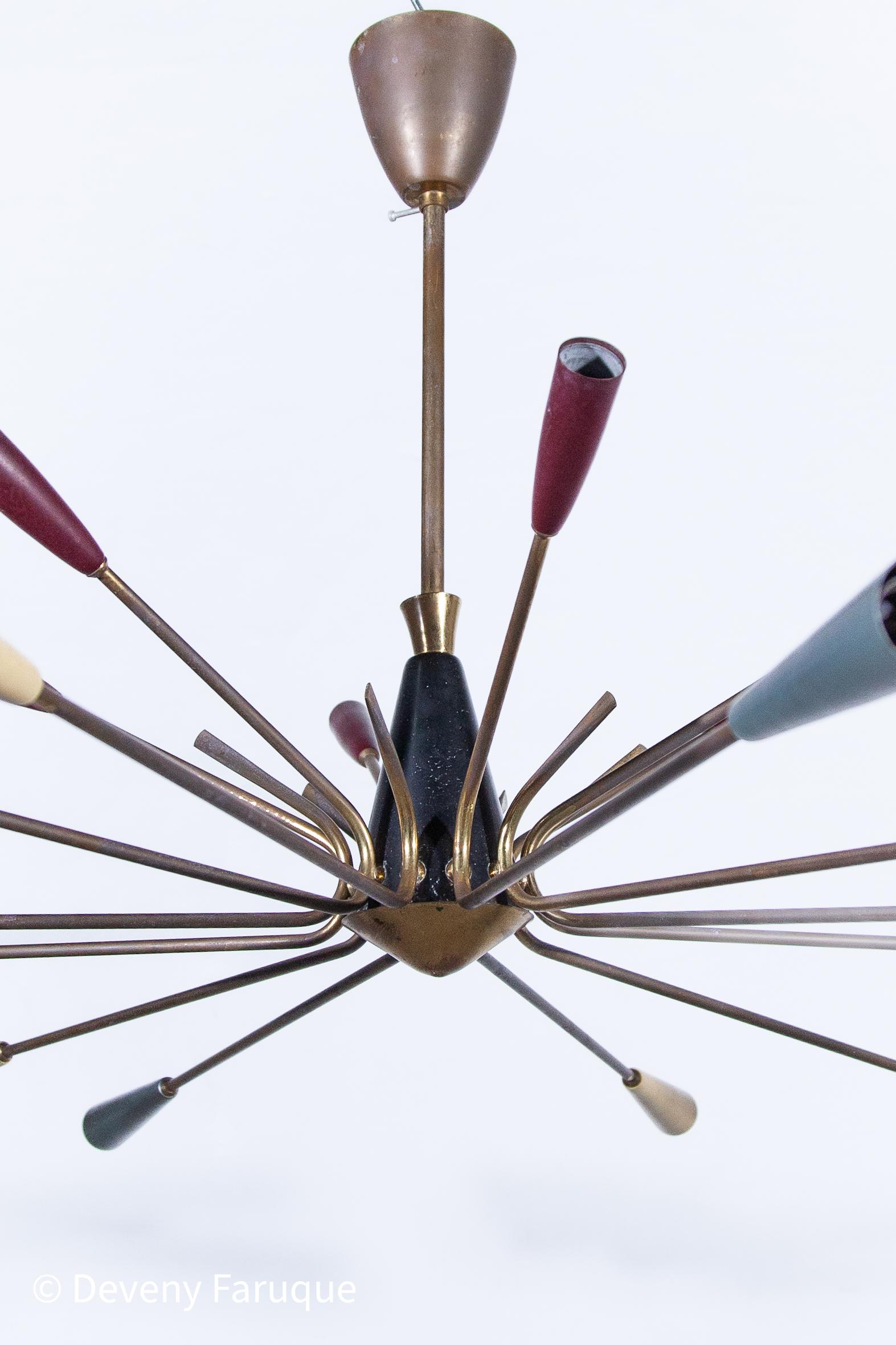 Metà XX secolo Lampadario Sputnik, anni '50, 18 luci a cono multicolore in vendita
