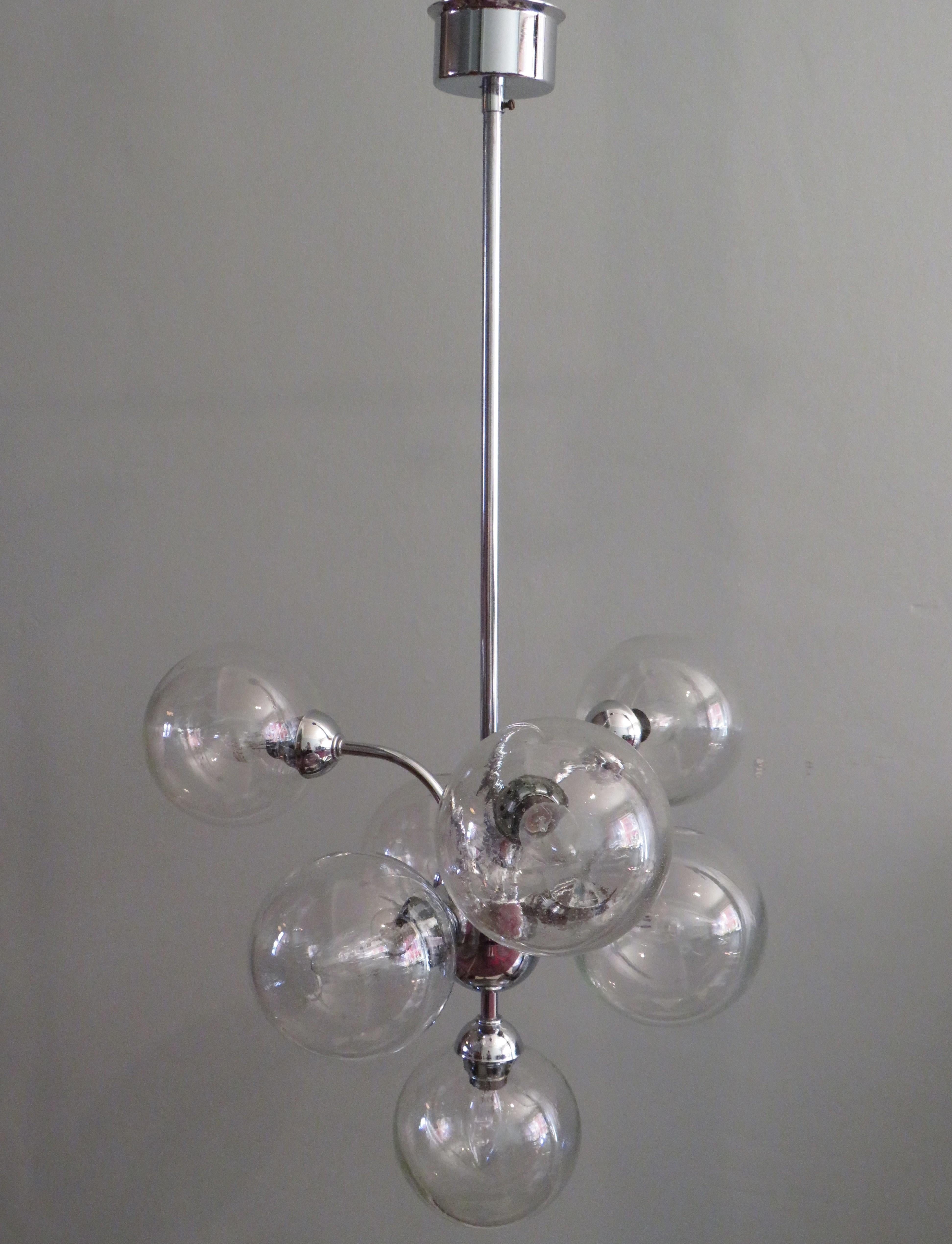 Sputnik chandelier 1970s by Massive Belgium In Good Condition For Sale In Herentals, BE