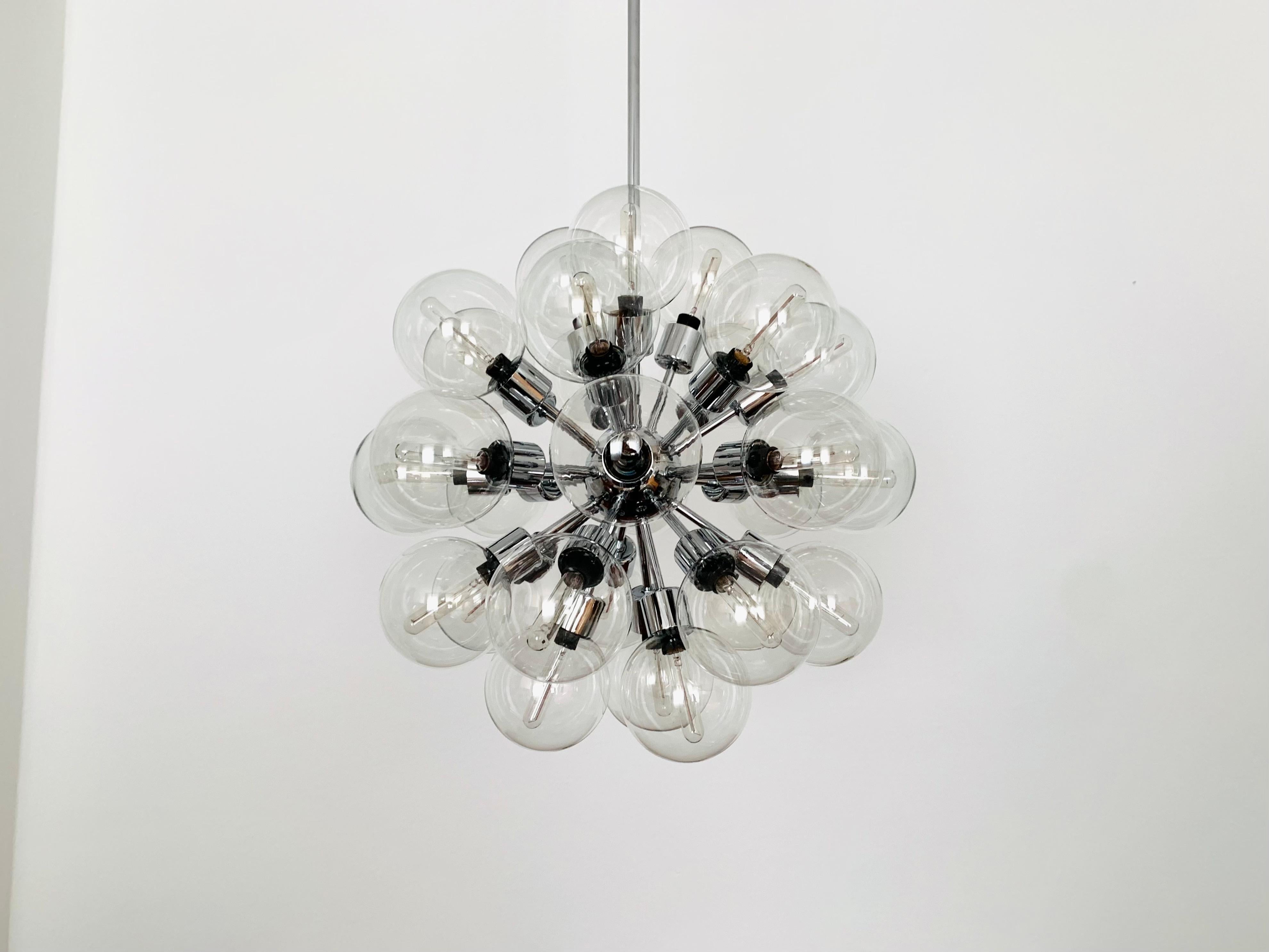 Extremely impressive Sputnik chandelier from the 1970s.
Extraordinary design and a real eye-catcher for every room.
The lighting effect of the lamp is extremely beautiful.
Very high quality processing.
A spectacular light is created.

Manufacturer:
