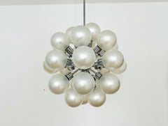 Lampadario Sputnik di Motoko Ishii per Staff