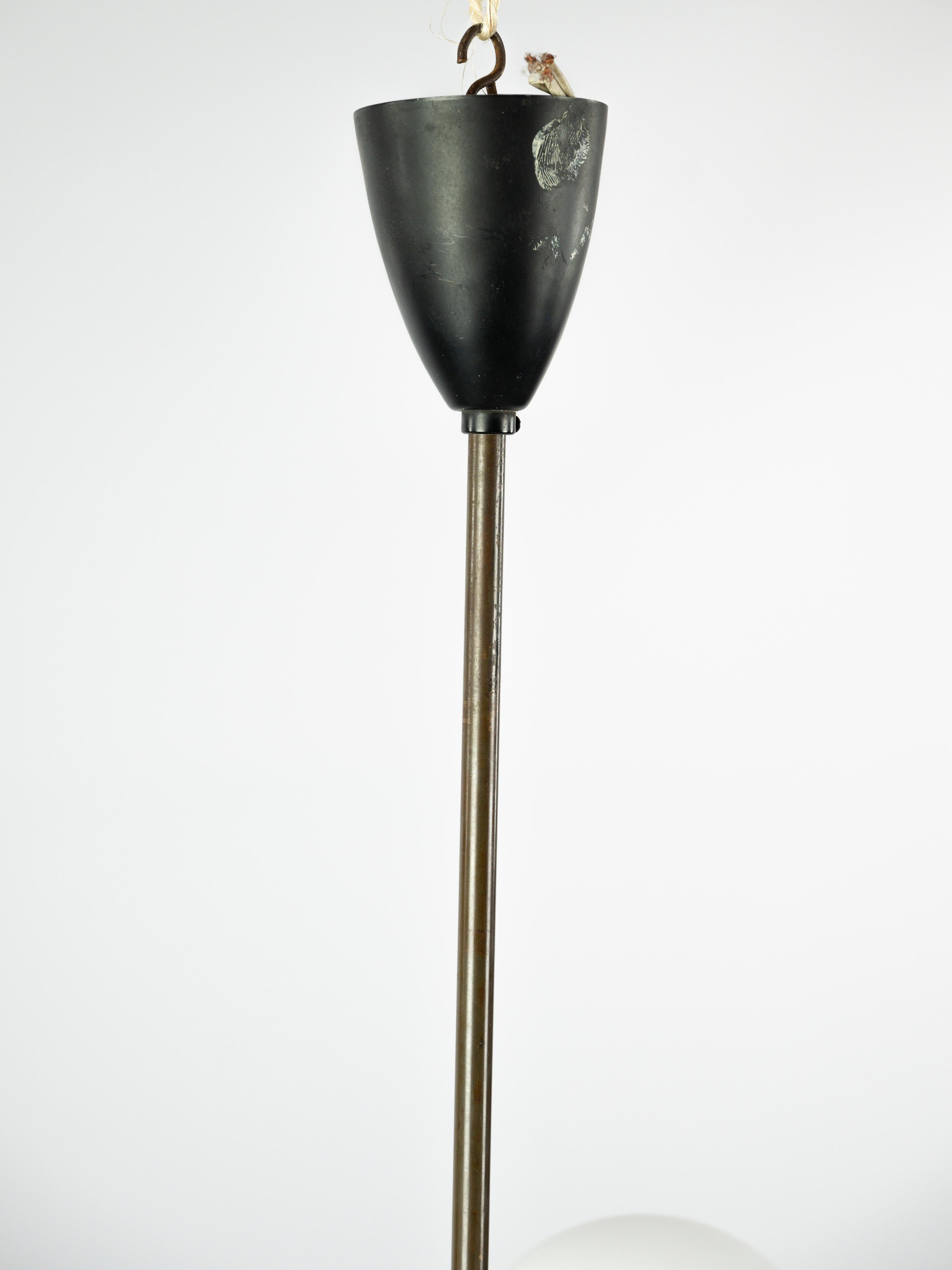 Mid-20th Century Sputnik chandelier in brass, lacquered black metal and opaline glass For Sale