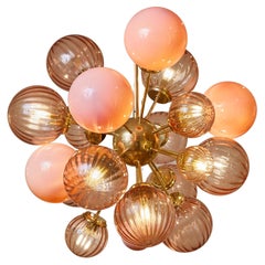 Sputnik chandelier in Murano by Studio Glustin