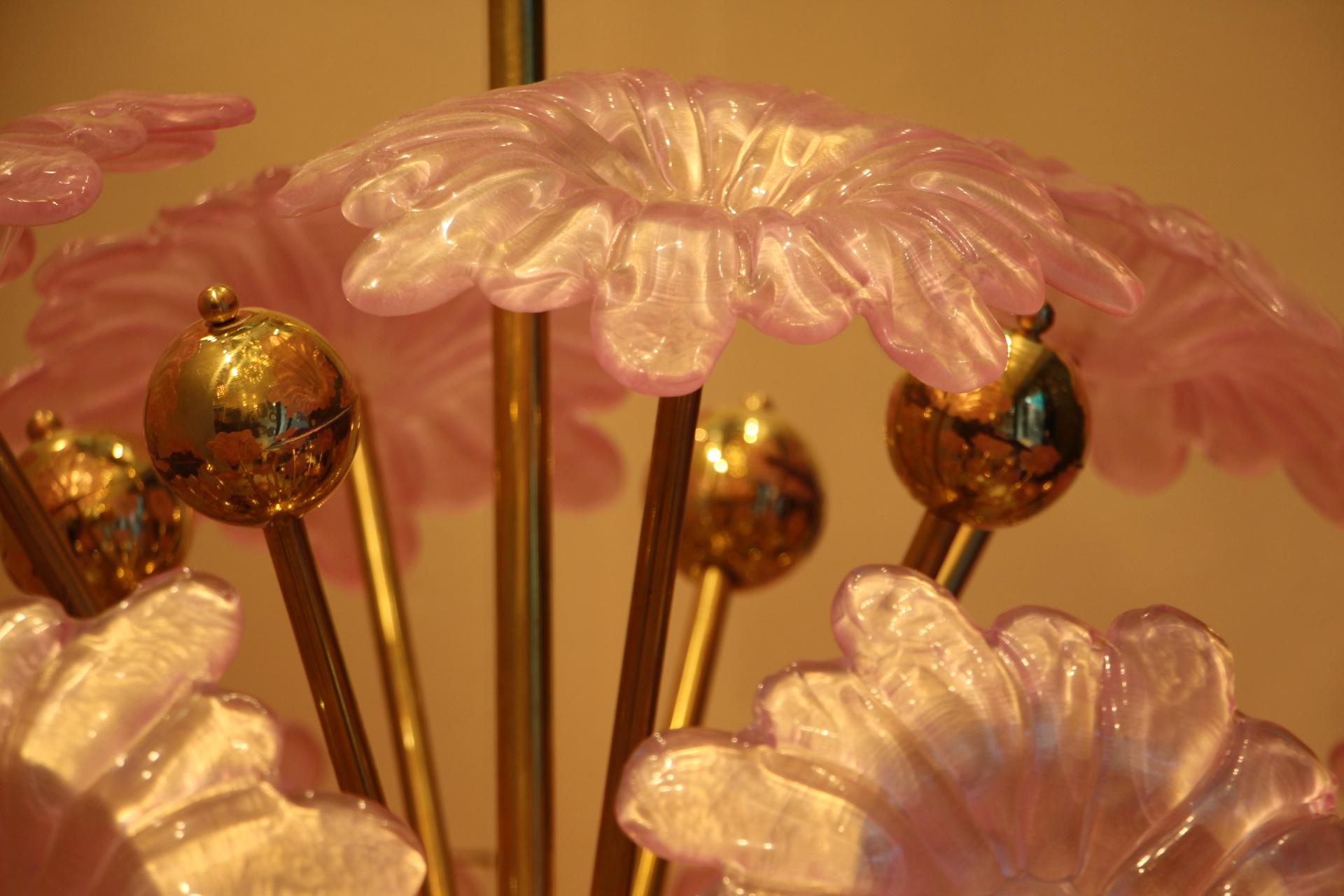 Sputnik Chandelier with Murano Glass Pink Flowers In Good Condition In Saint-Ouen, FR