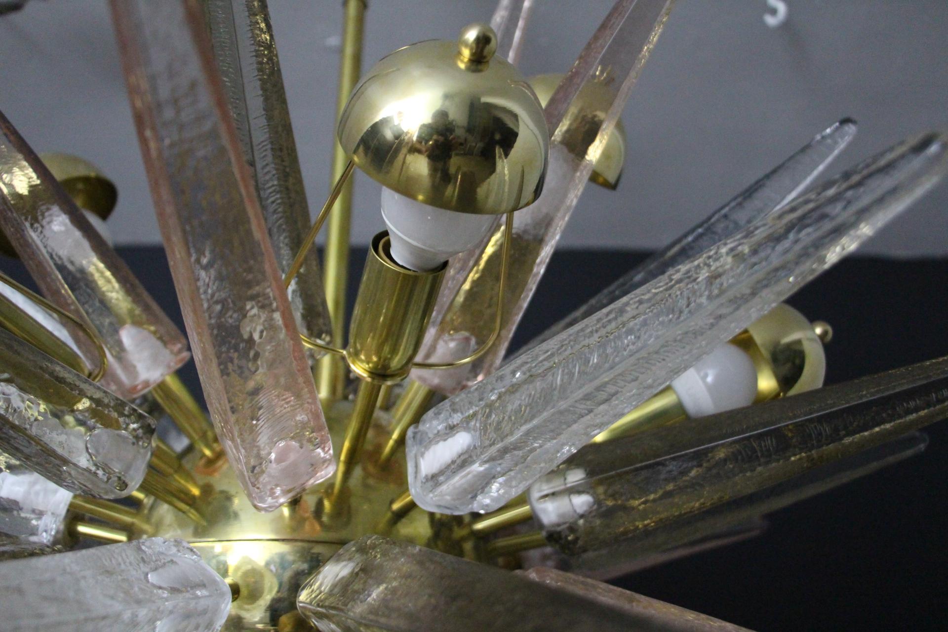 Sputnik Chandelier with Pink, Smoke and Clear Crystal Murano Glass Spikes In Excellent Condition For Sale In Saint-Ouen, FR