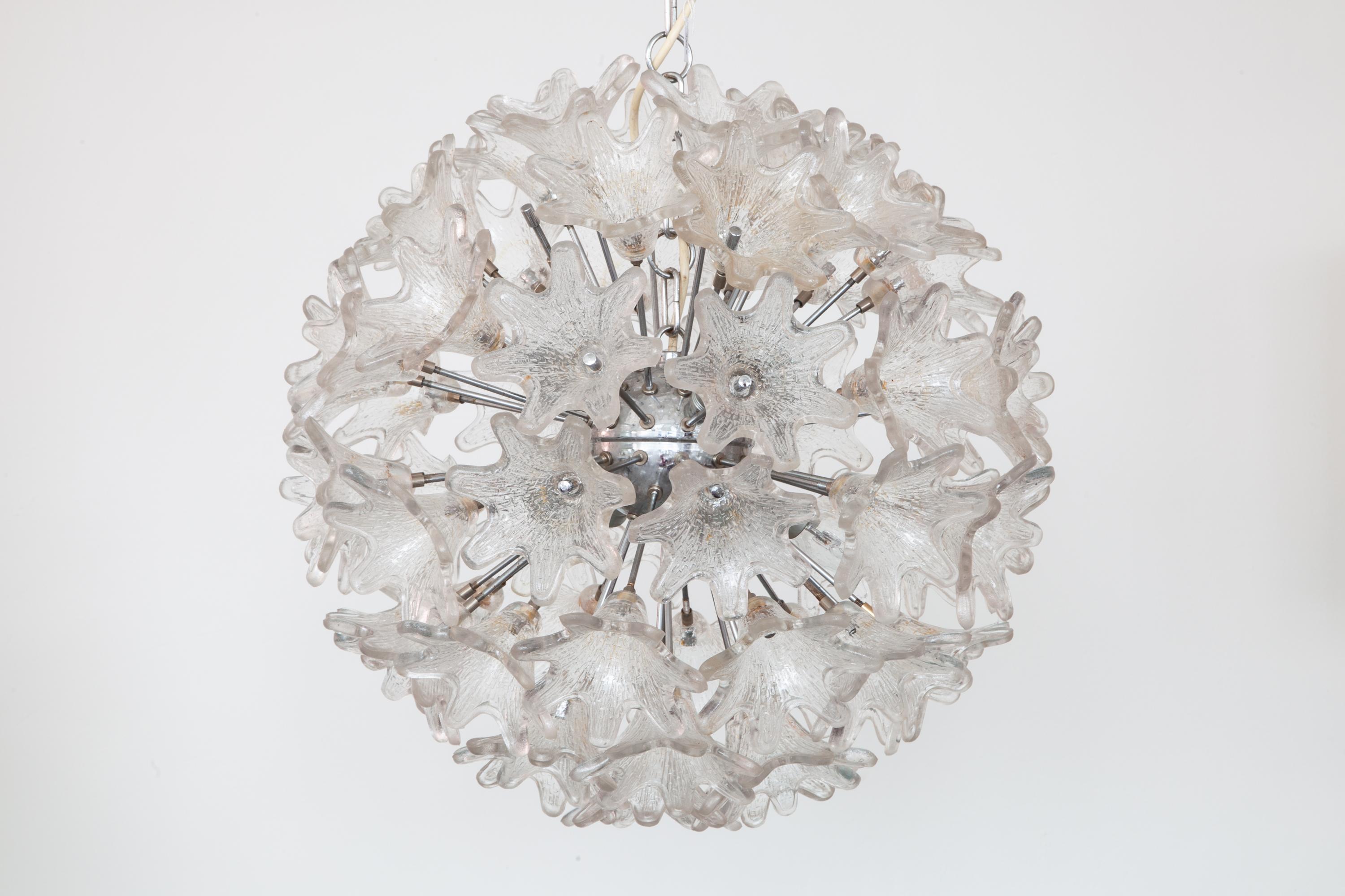 A 1960s Sputnik by Paolo Venini for VeArt Italian Murano glass flowers shaped chandelier, with chrome frame, and covered in molded ice structure glass flowers.
A beautiful clear natural look like a jewel in your living room. In good original