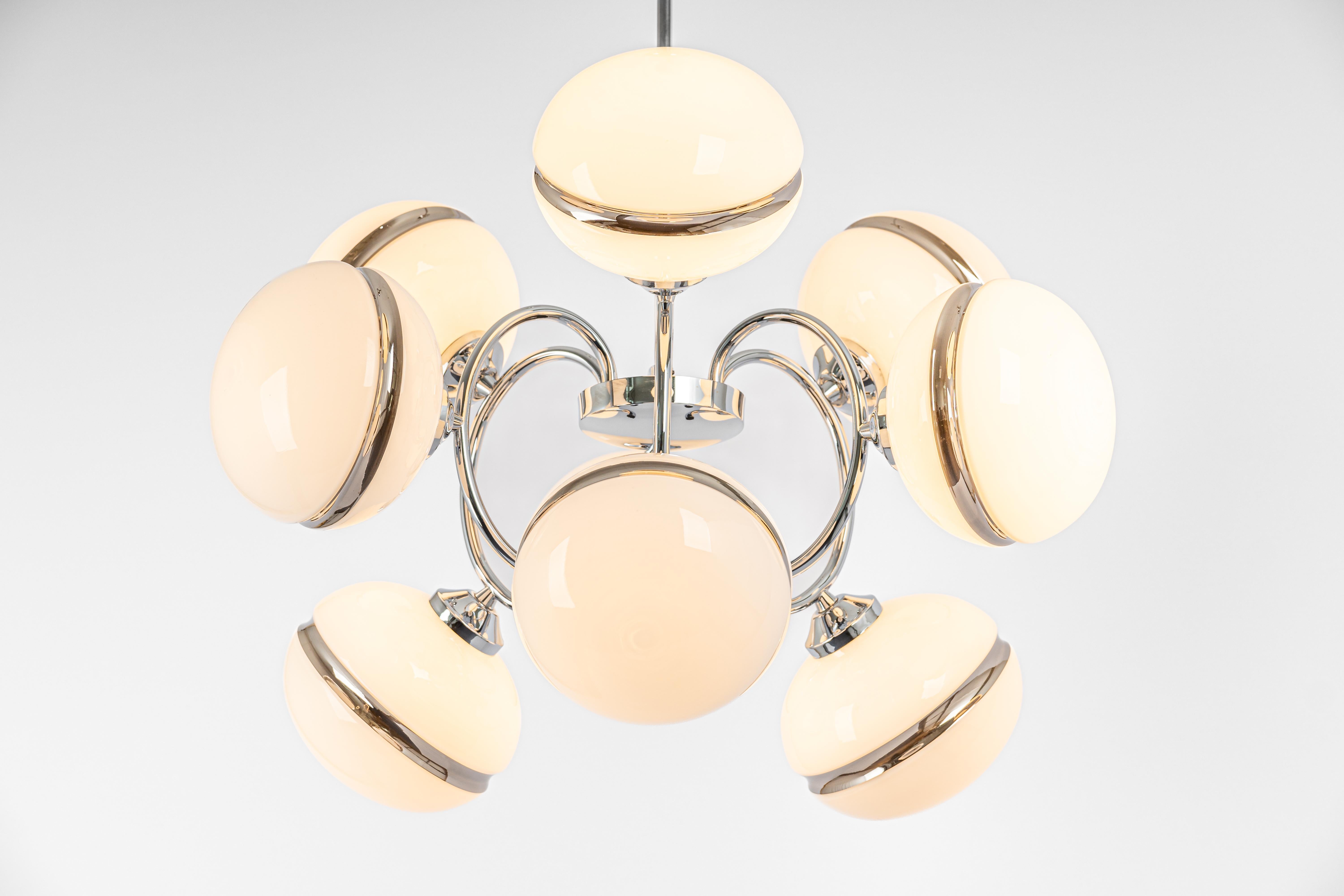 Stunning  Sputnik chandelier with 9 glass shades by Richard Essig, Germany, 1960s

It needs 9 candelabra size bulbs up to 40 watts each. Light bulbs are not included. It is possible to install this fixture in all countries (US, UK, Europe, Asia,