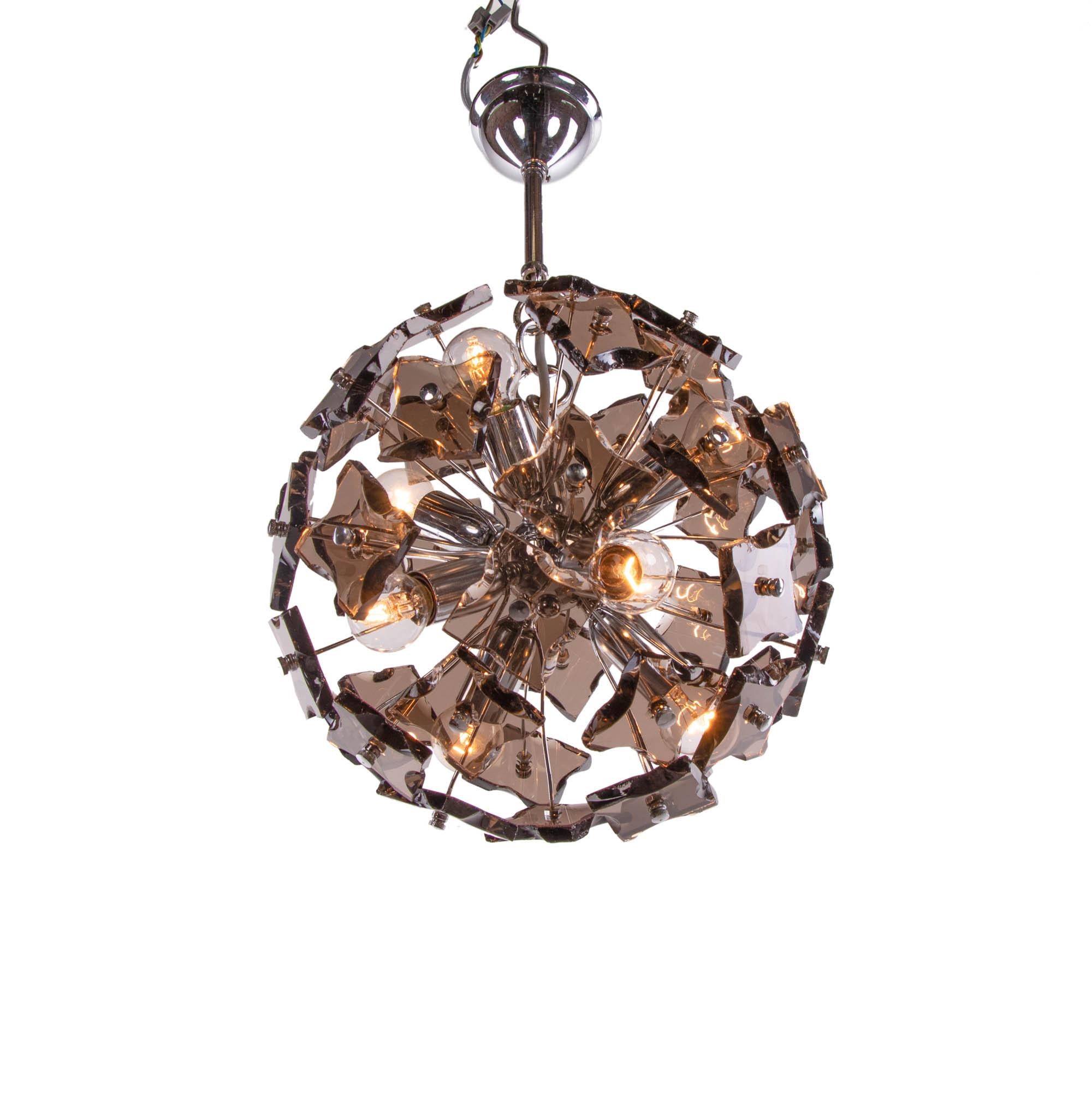 Elegant sputnik chandelier with smoked cut Murano glass on a chromed brass frame. A real eye-catcher and an excellent example of art glass from Italy. Manufactured by Fontana Arte attr., Italy in the 1960s. 

Measures: height 23.6