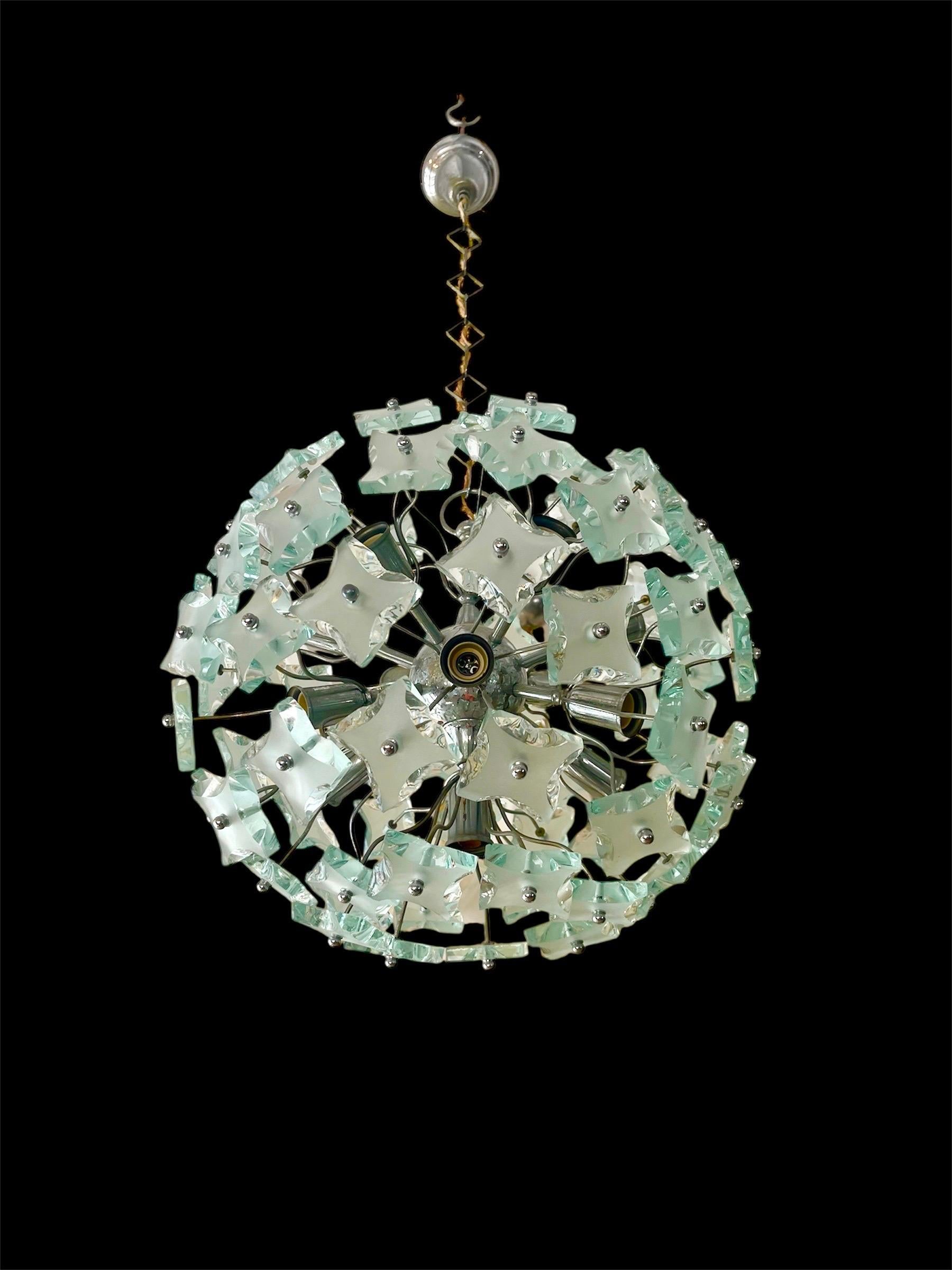 Intagliato a mano Lampadario Sputnik in vetro tagliato diConsulter >Fontana Arte, 1960s in vendita