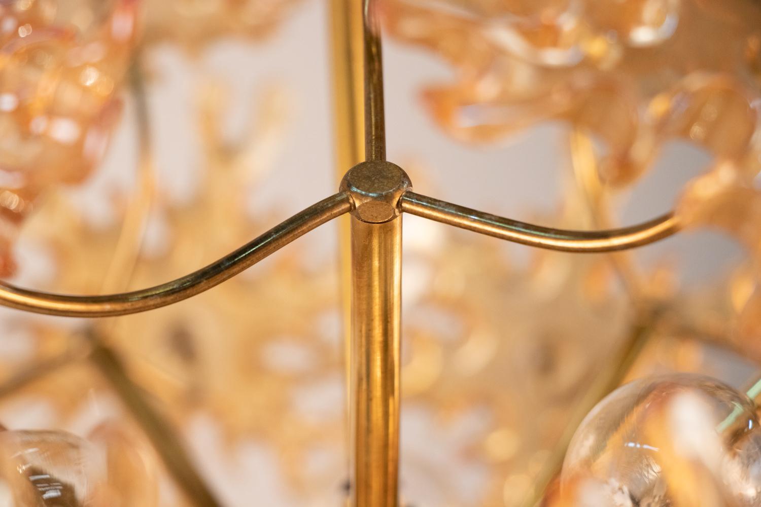 Starburst 22“ Amber Murano Chandelier Iridescent Glass & Brass, SiSche 1960s For Sale 1