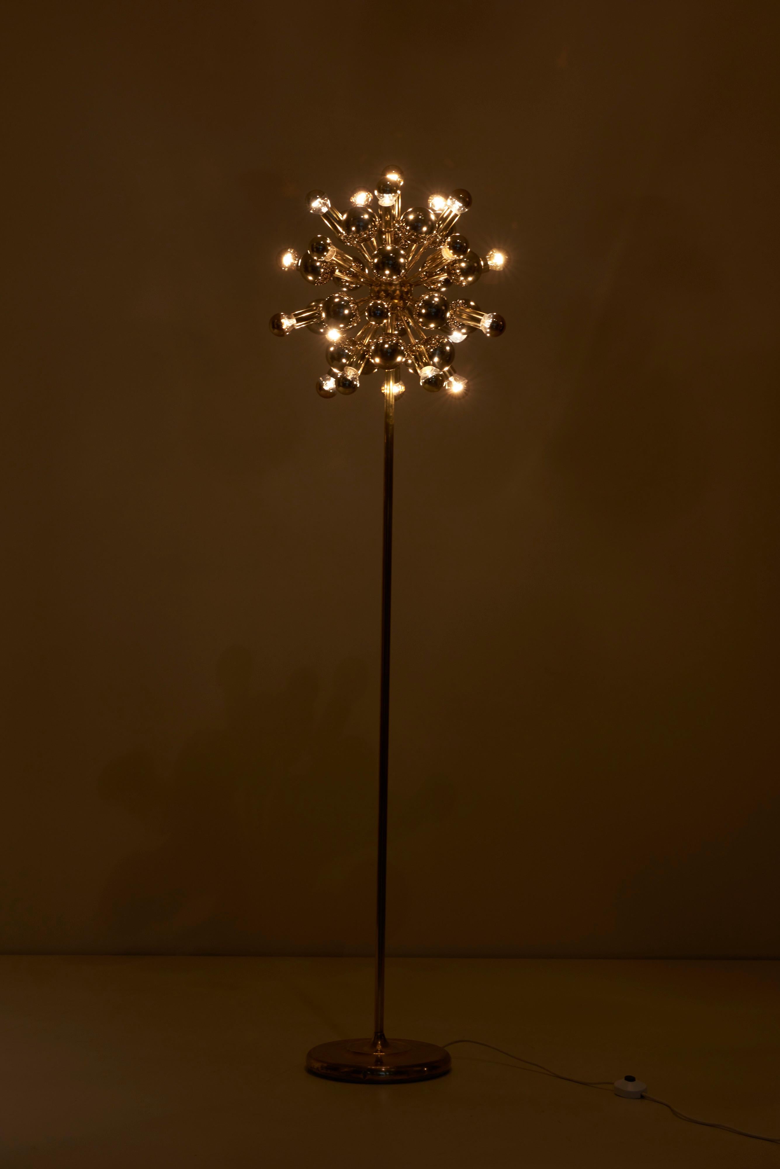 Sputnik floor lamp in brass by Cosack Leuchten, Germany.
To be on the the safe side, the lamp should be checked locally by a specialist concerning local requirements.
