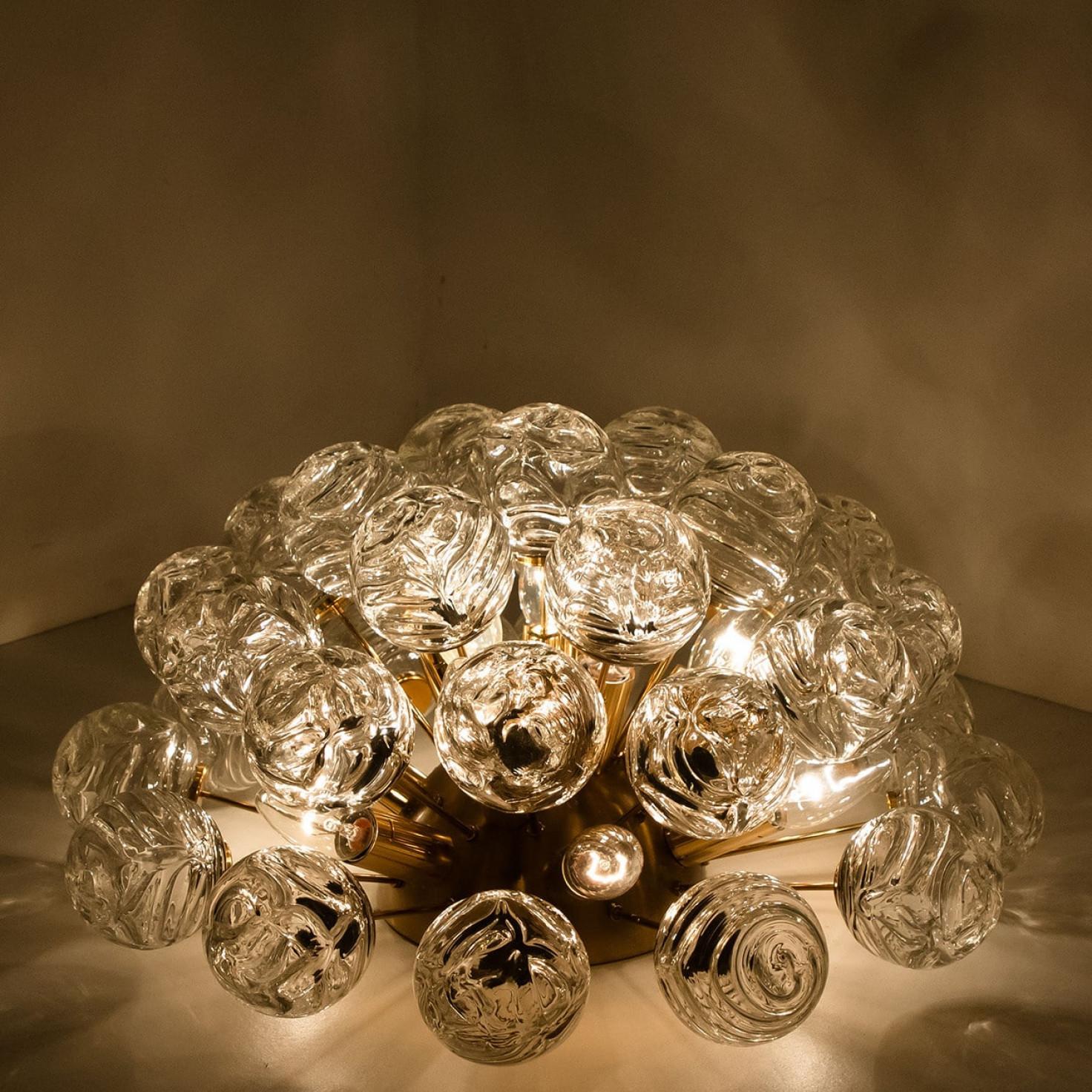 Monture affleurante Sputnik Boules de neige en verre de Doria, Allemagne, années 1970 en vente 5