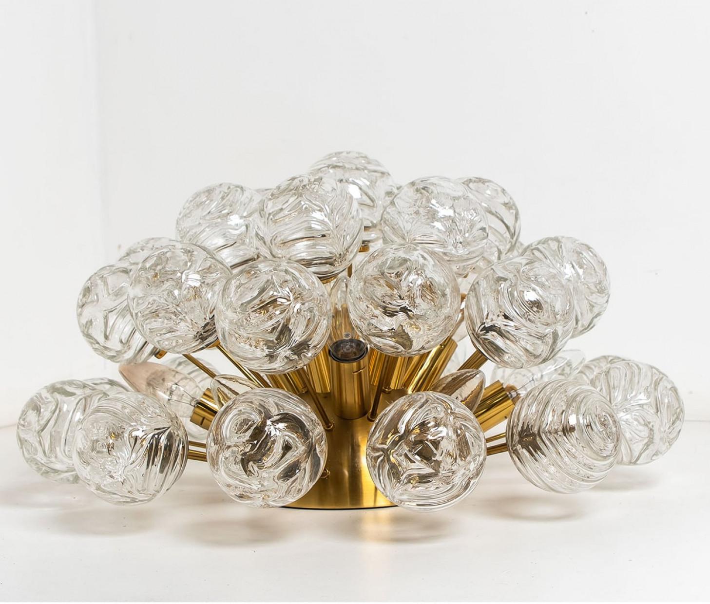 Laiton Monture affleurante Sputnik Boules de neige en verre de Doria, Allemagne, années 1970 en vente