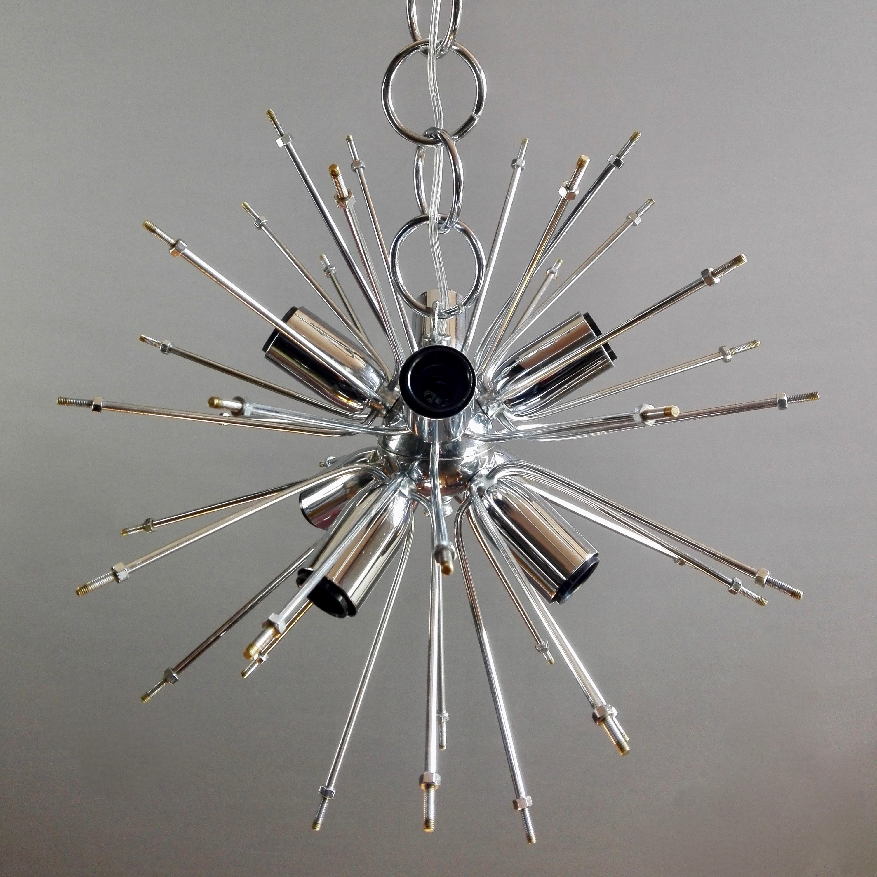 Sputnik Fontana Arte attributed 1960s Italian Eight-Light Cut Glass Chandelier For Sale 5