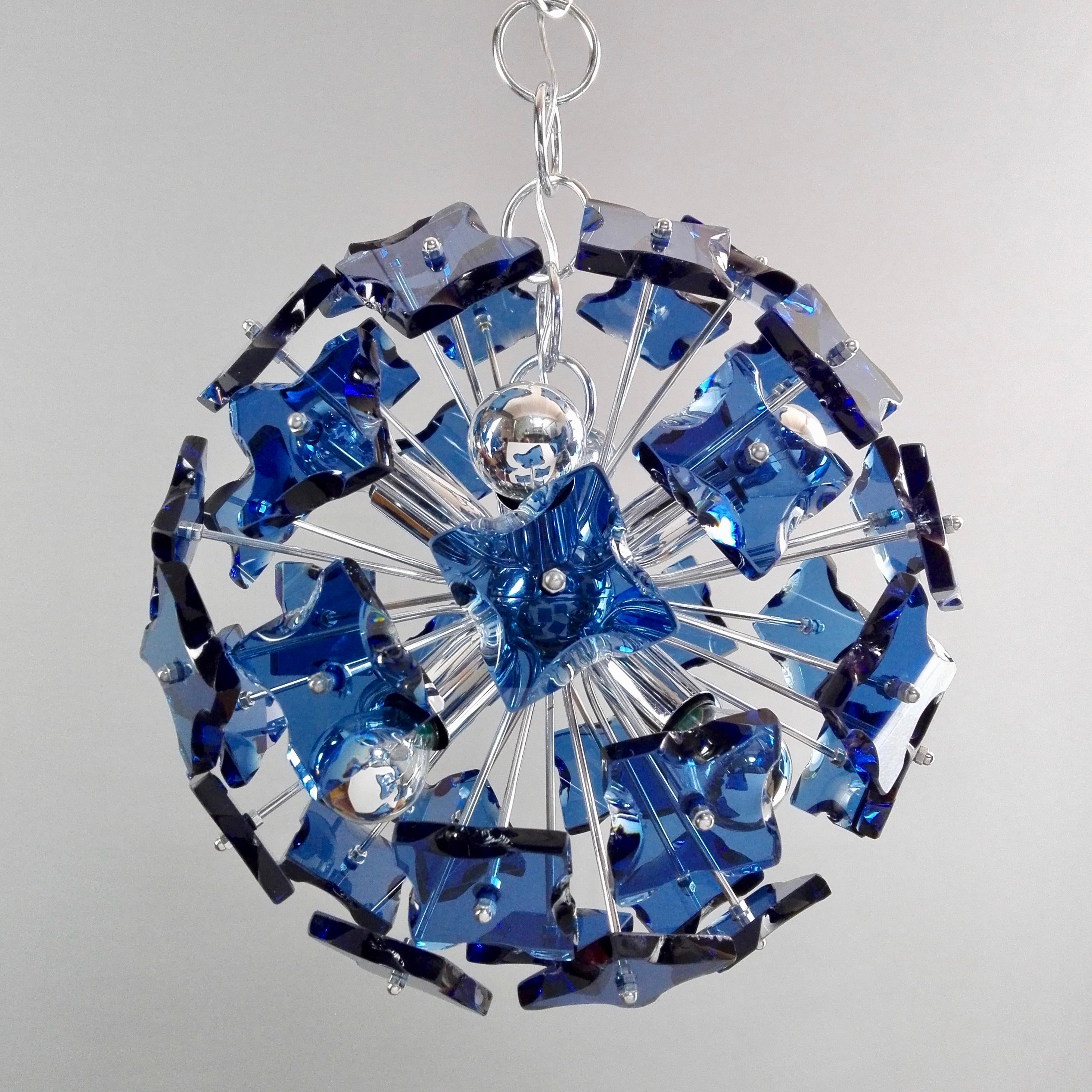 Beveled Sputnik Fontana Arte attributed 1960s Italian Eight-Light Cut Glass Chandelier For Sale