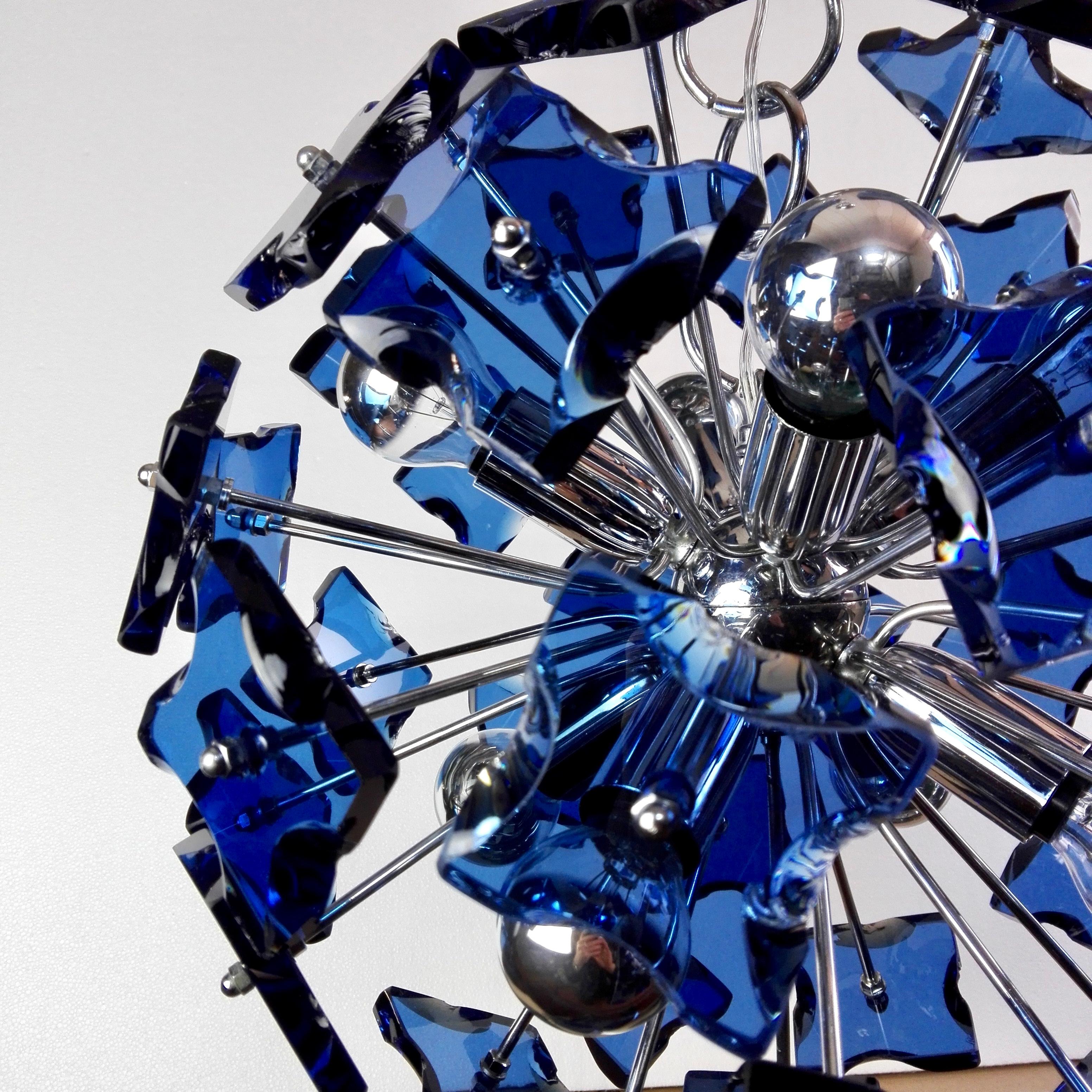 Sputnik Fontana Arte attributed 1960s Italian Eight-Light Cut Glass Chandelier For Sale 3