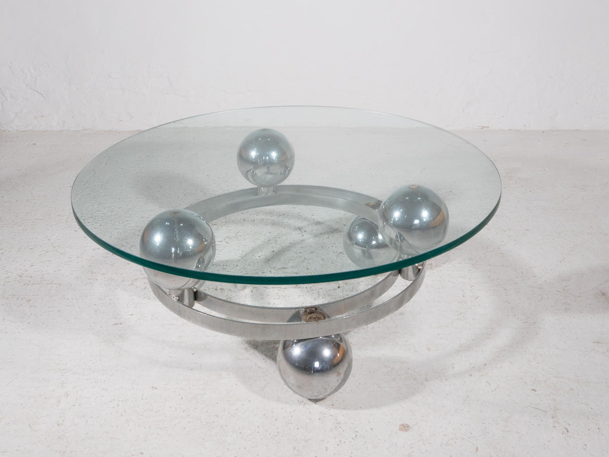 Sputnik, Couchtisch mit runder Glasplatte und Metall-Chromkugeln, Deutschland 1960er Jahre im Angebot 1