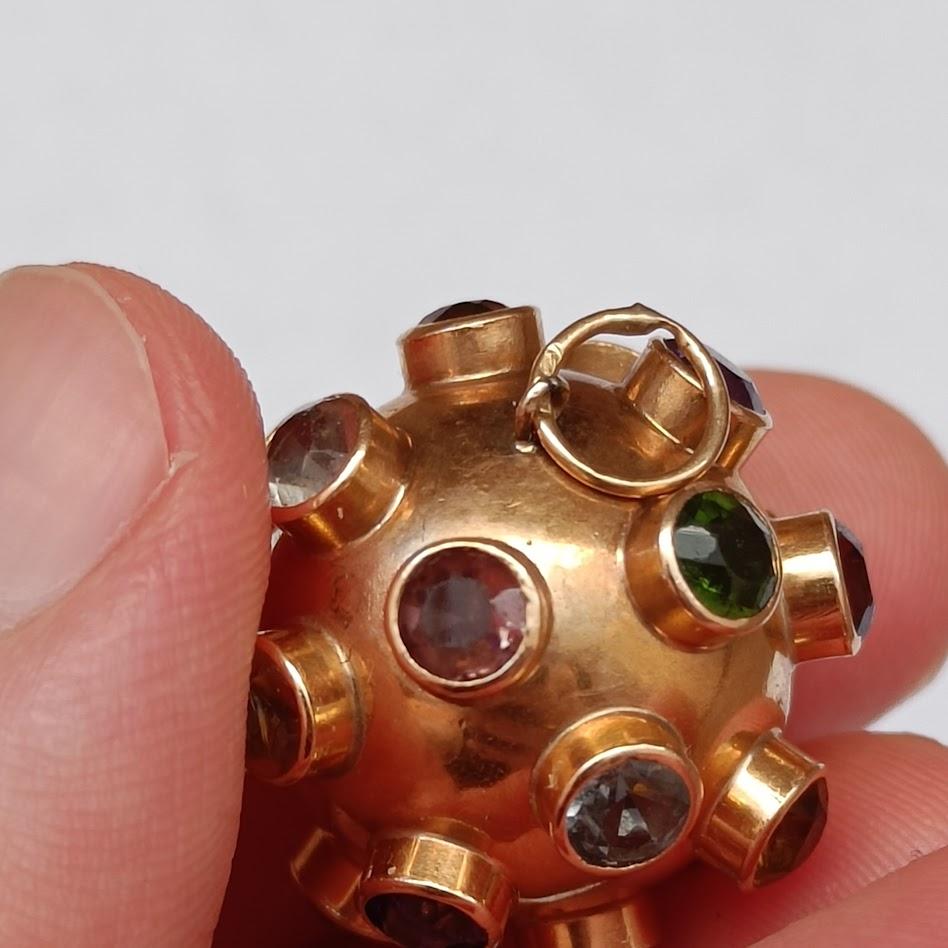 Ciondolo Sputnik in oro 18k in vendita 1